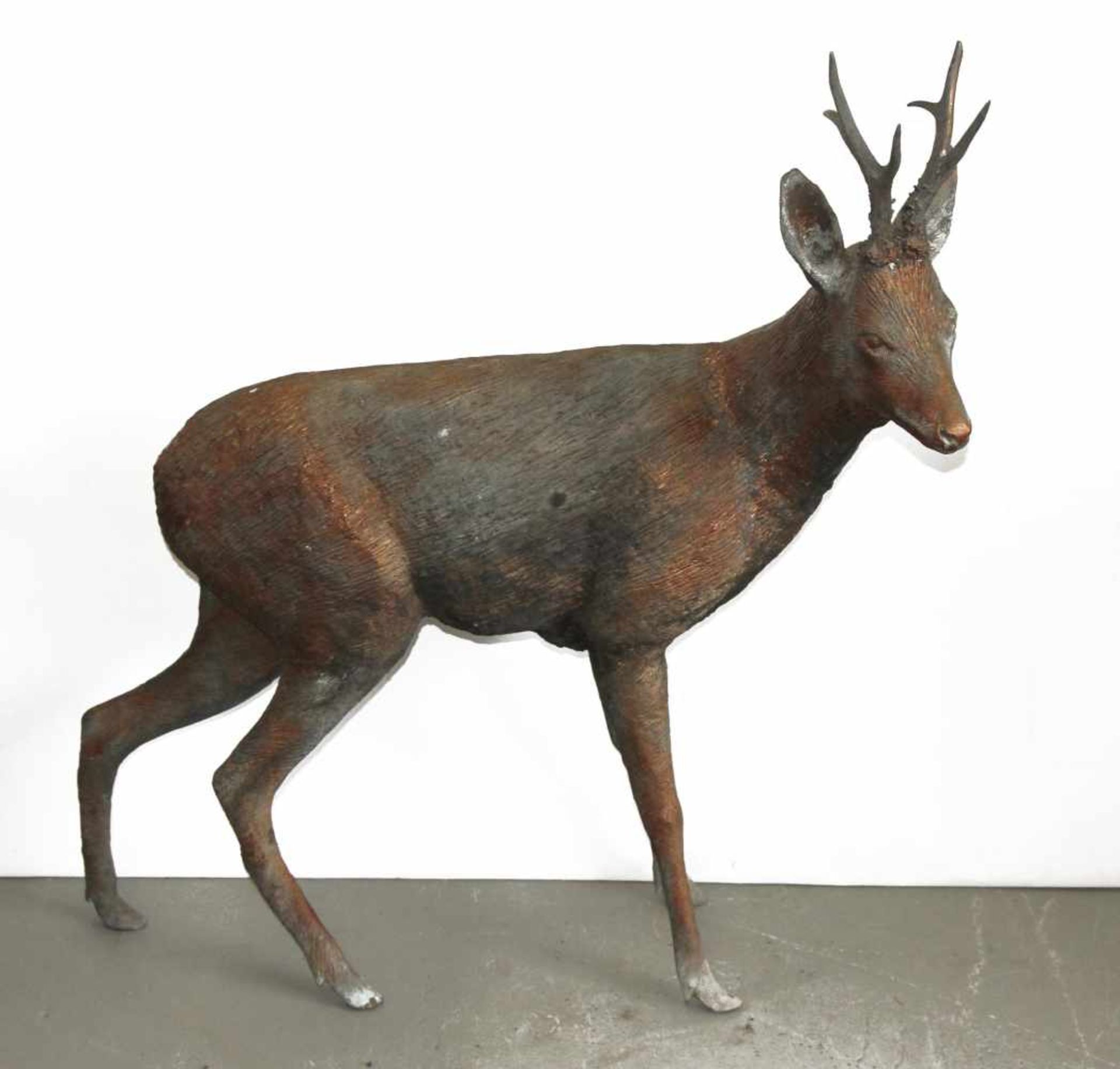 Rehbock aus Bronze, deutsch, Mitte 20. Jh.naturalistisch in allen Details ausgeformtes kräftiges