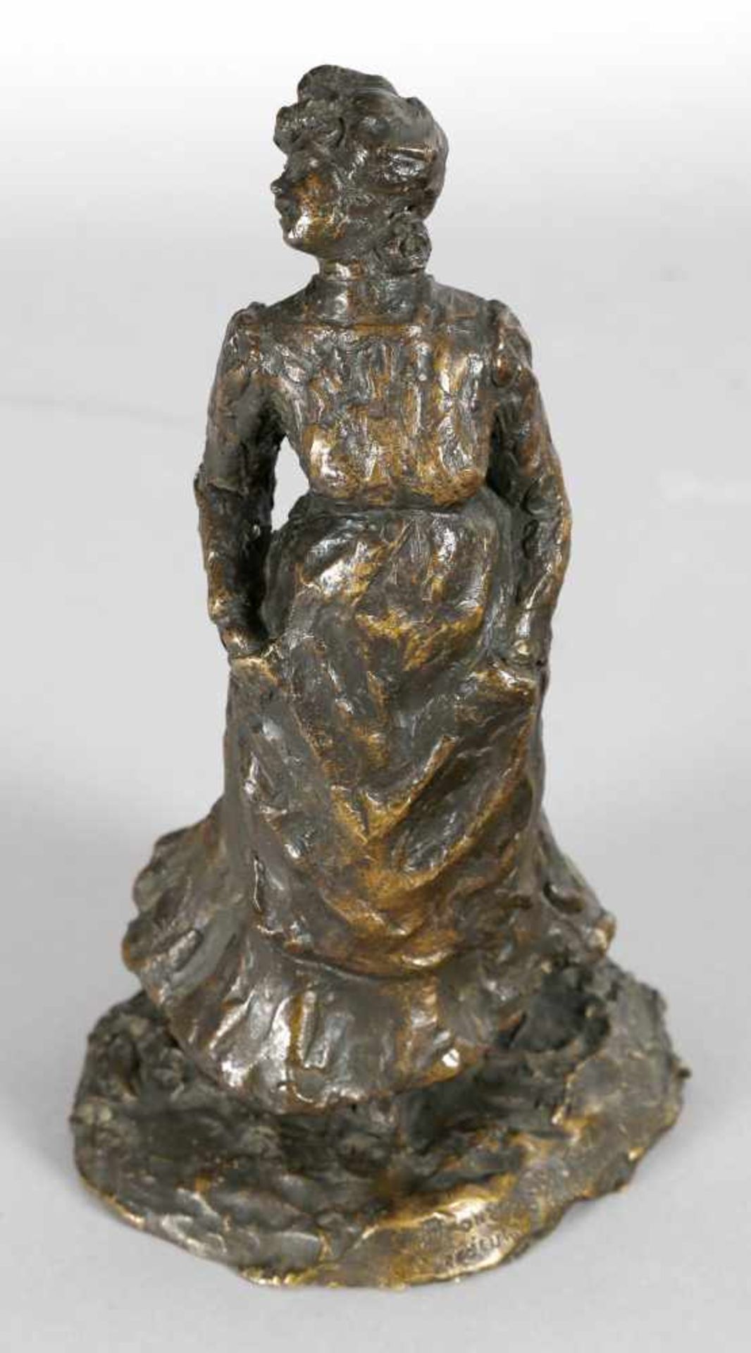 Albert Marque (* Nanterre 1872)Elegante Dame in langem Kleid, Bronze, H: 26 cm, vorne rechts auf - Bild 2 aus 4