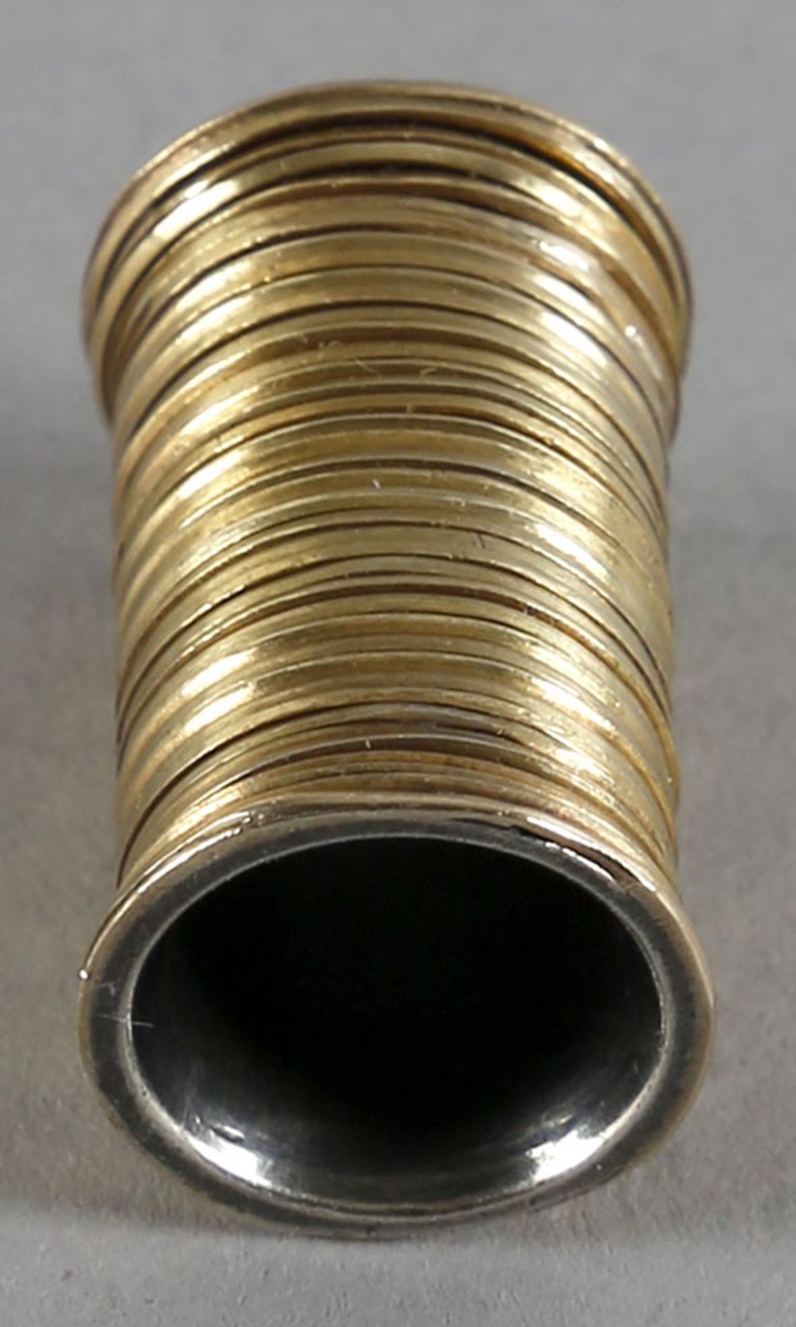 Röhrenförmiger Anhänger, Silber mit Goldwicklung (mind. 18 kt), HandarbeitRänder etwas breiter als