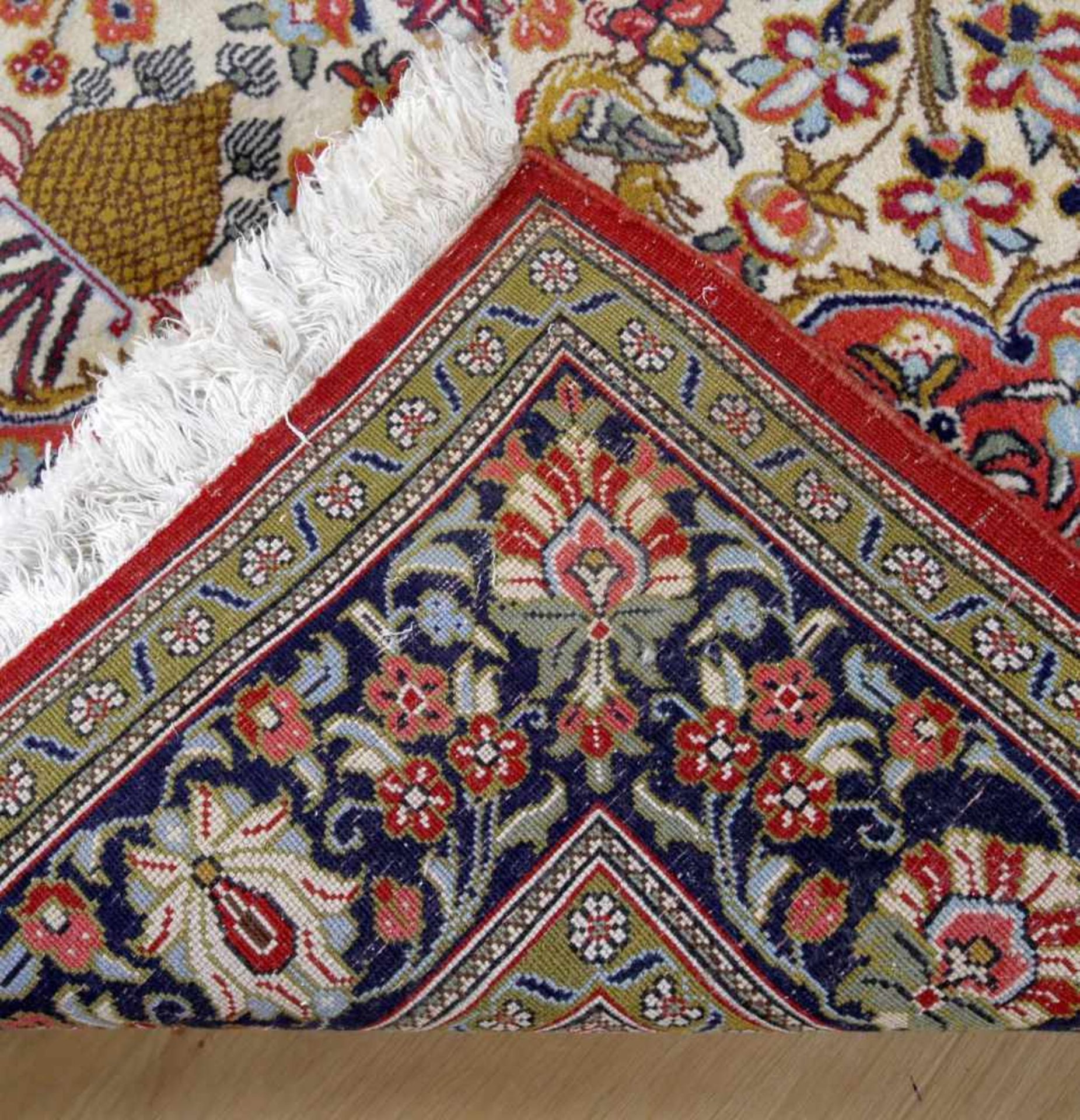 Ghom mit Vasenmotiv, Korkwolle, Persien, 1980er Jahredichte feste Knüpfung, unter dem Mihrab mit - Bild 2 aus 2