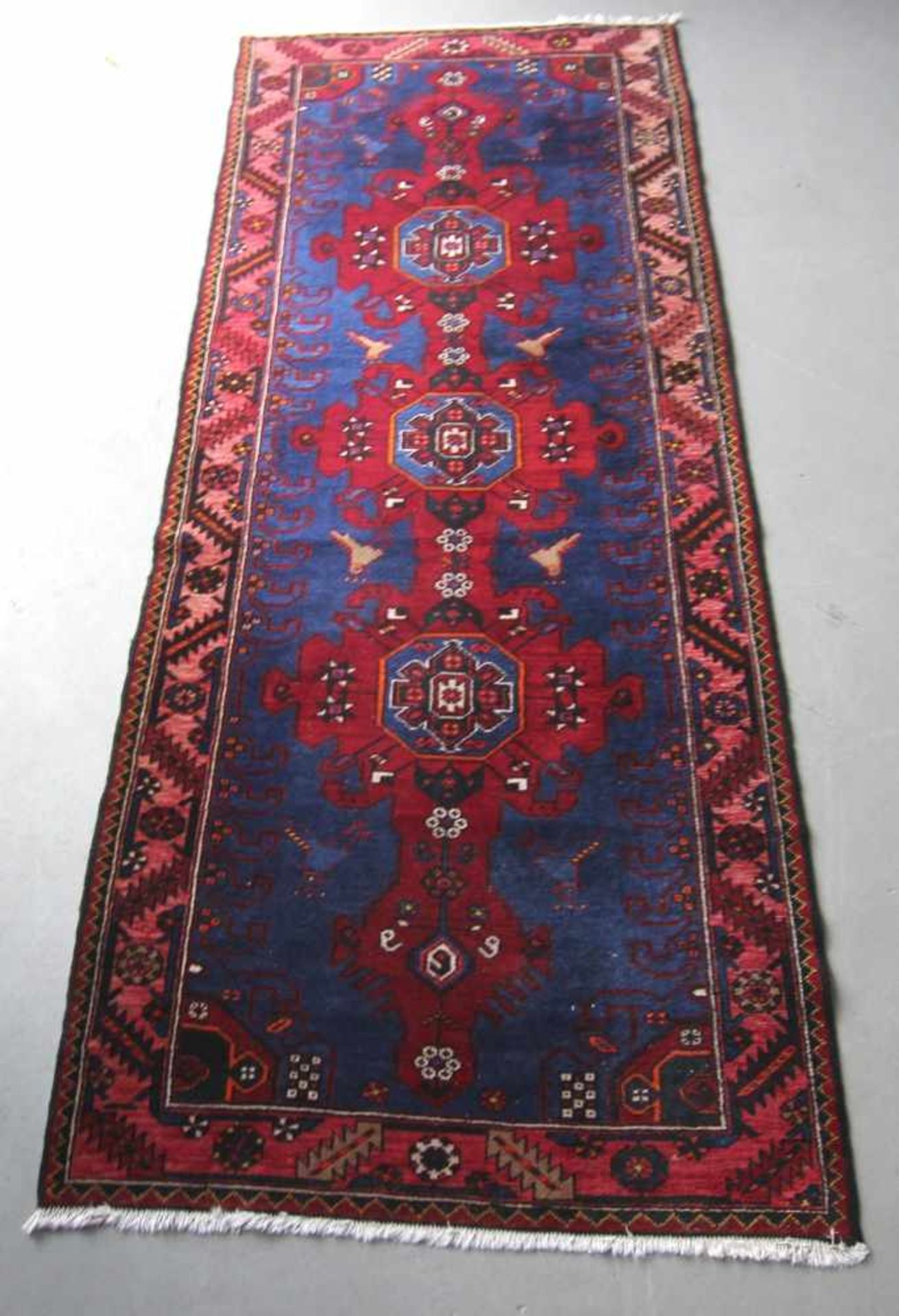 Meschkin, Läufer, Persien, 2. Hälfte 20. Jh.Schurwolle, 109 x 279 cm, gut erhalten, - ohne Limit -