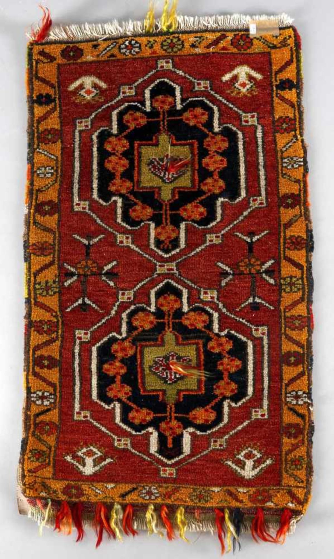 Türkischer Puchti, Mitte 20. Jh.gleichmäßiger Flor, Wolle, hübsche rotgrundige Brücke mit