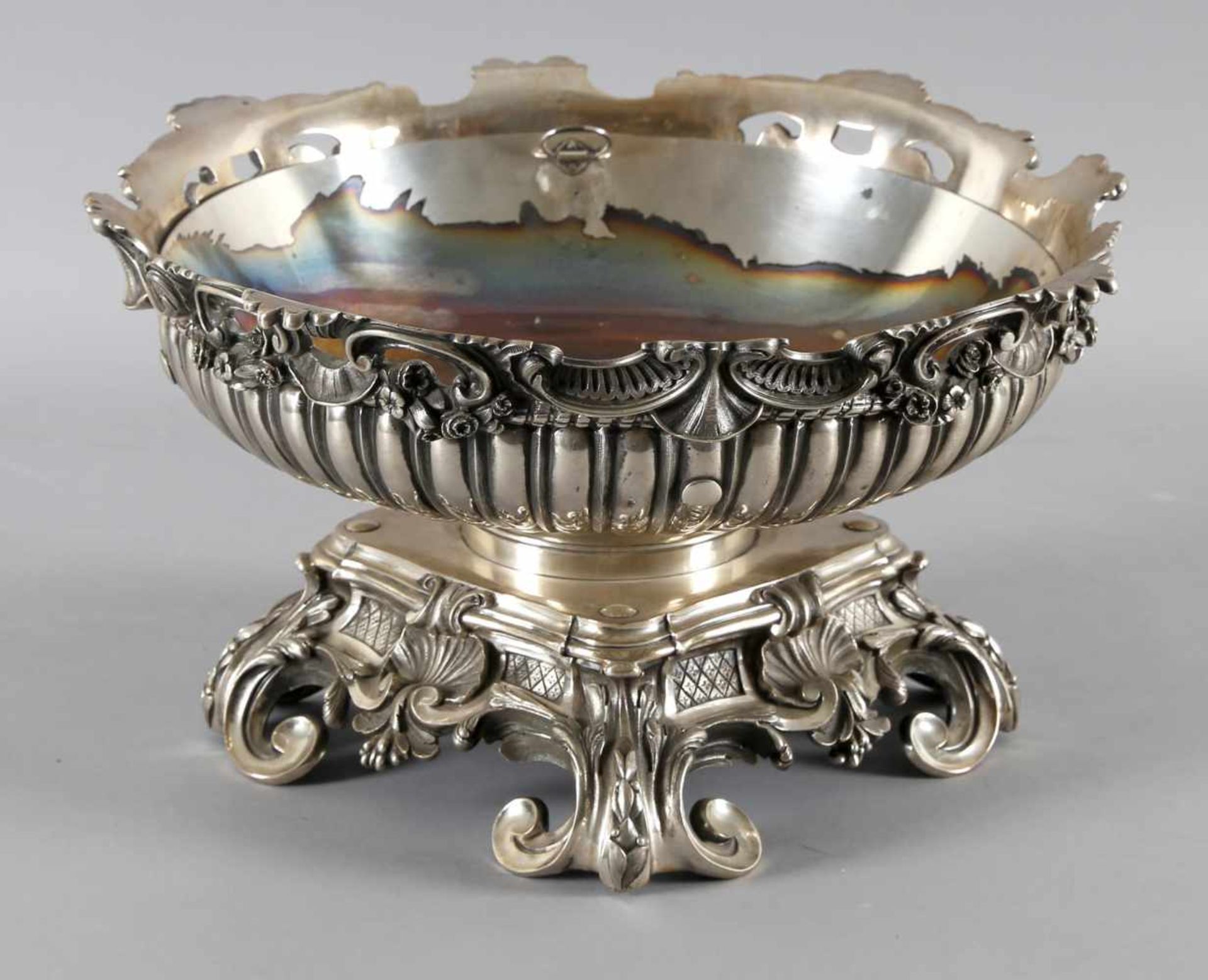 Prunkschale aus Silber, Odiot A. Paris, 2. Drittel 19. Jh.Silber getrieben und gegossen, Teile