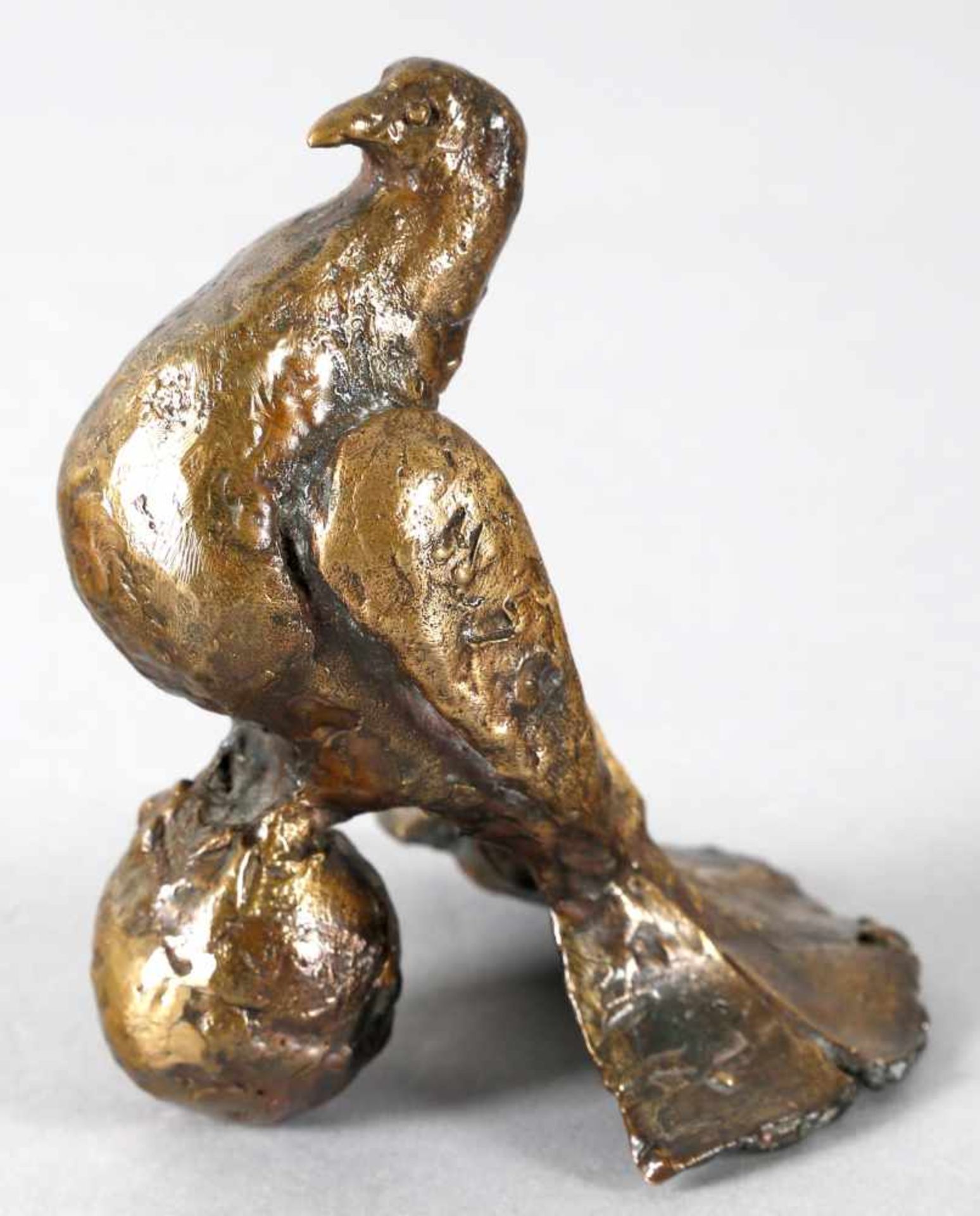 Hans Schröder (Saarbrücken 1930-2010 Saarbrücken)Taube, auf Kugel sitzend, Bronze, um 1969, auf