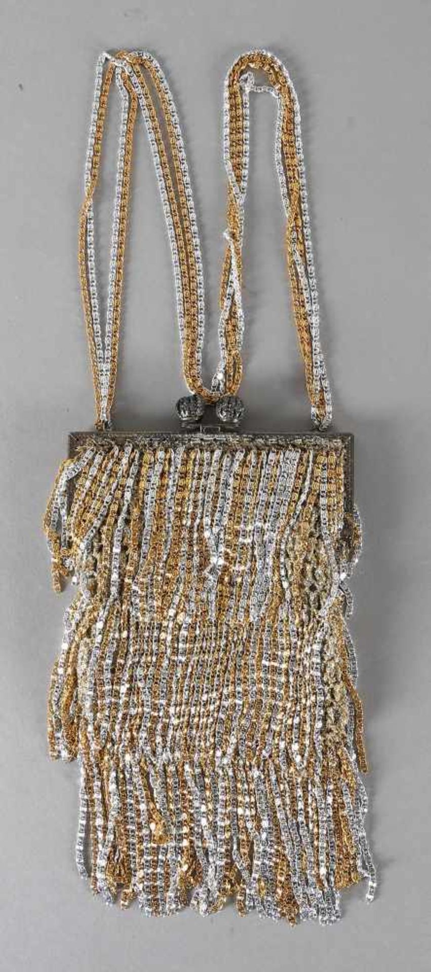 Handtasche, Louis Azzaro Paris, Mitte 20. Jh.Stoffbeutel mit Metallbügel, daran hängende Kaskaden