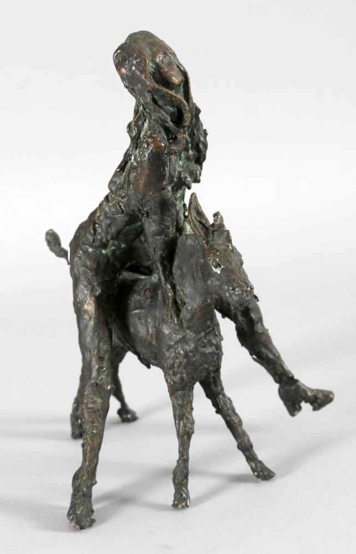 Hans Schröder (Saarbrücken 1930-2010 Saarbrücken)Frau auf Esel reitend, Bronze, grünliche Patina - Bild 2 aus 2