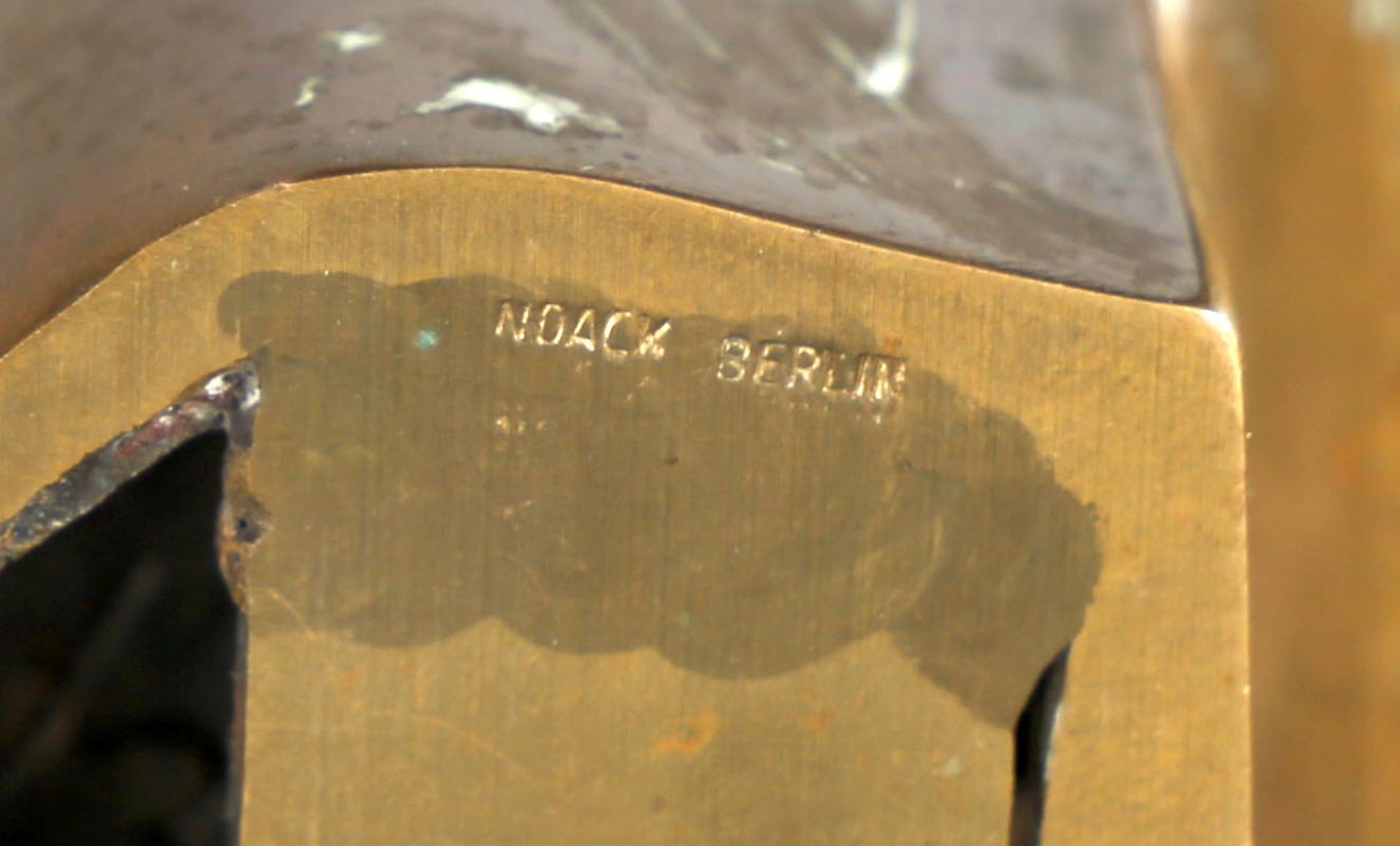 SaxSkulptur, Bronze, 1971, Exemplar 2 von 3, 11,5 x 14 cm, H: 7 cm, auf Unterseite signiert SAX 71 - Bild 2 aus 2