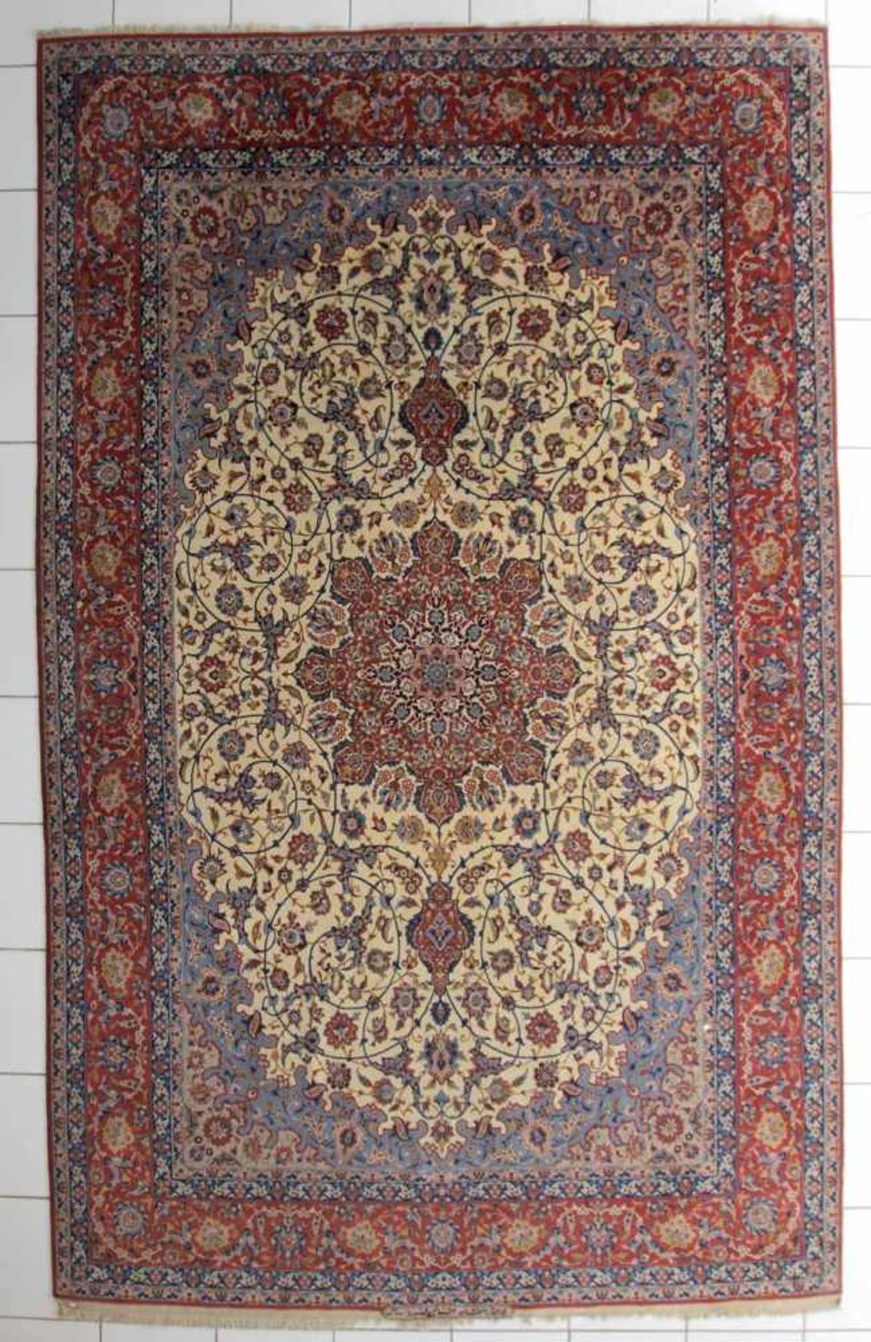 Isfahan, Korkwolle auf Seide, Ende 20. Jh.überaus schöner Teppich in feinster Knüpfung 1 Mio/Kn./qm,