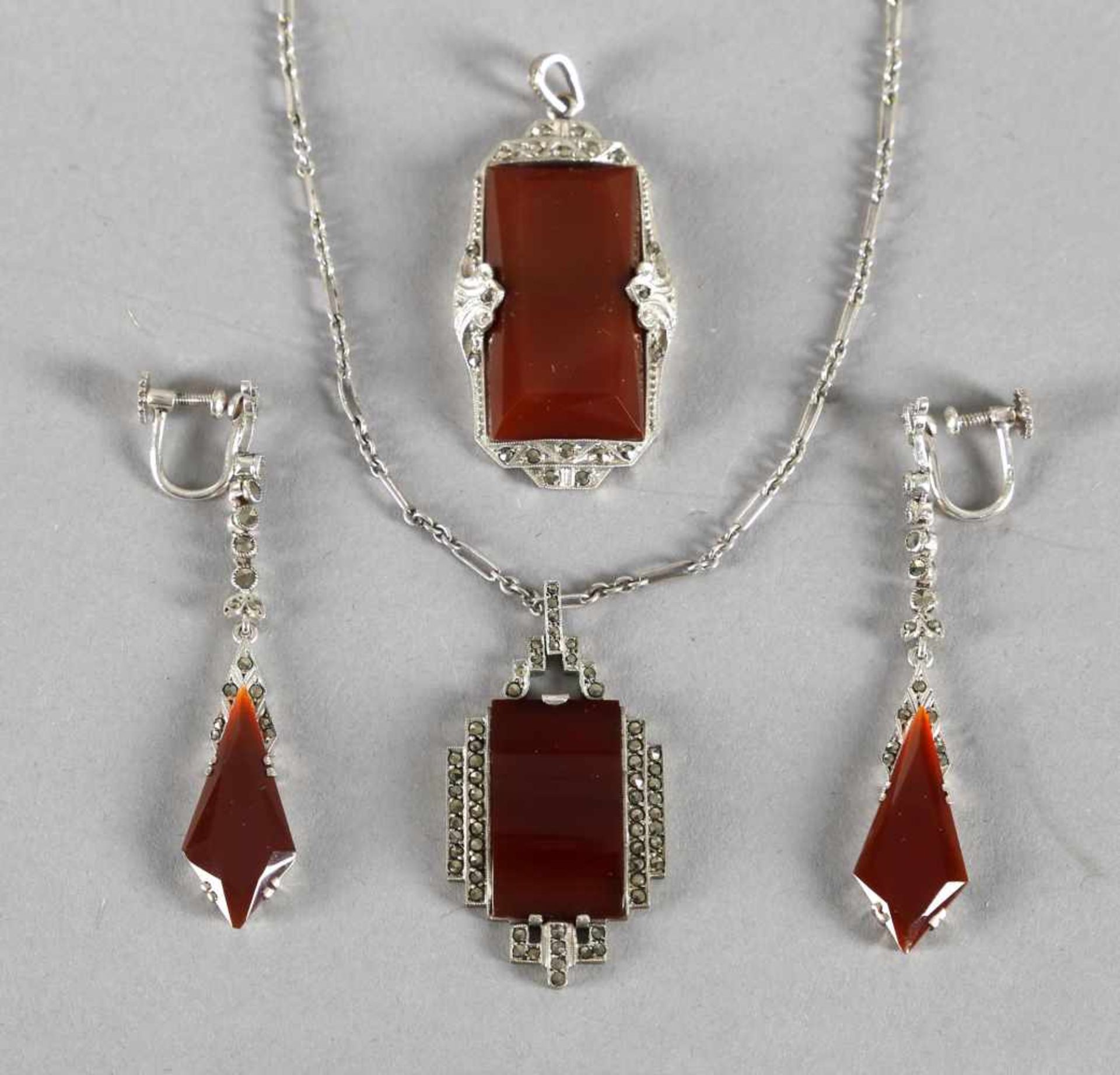 Schmuckgarnitur, Silber mit Karneol in einfarbiger Varietät, USA, 1920/30er Jahrebestehend aus einem