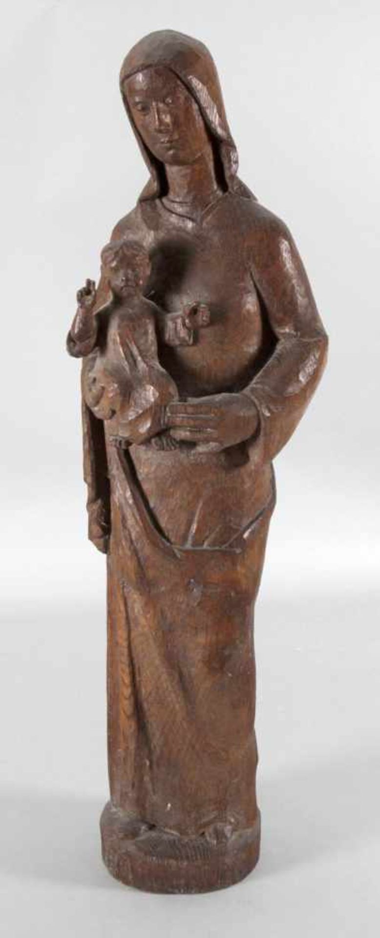 Pieta, Mitte 20. Jh., wohl ItalienNussholz beschnitzt, naturbelassen, H: 62 cm, - Schätzpreis: 380,- - Bild 2 aus 2