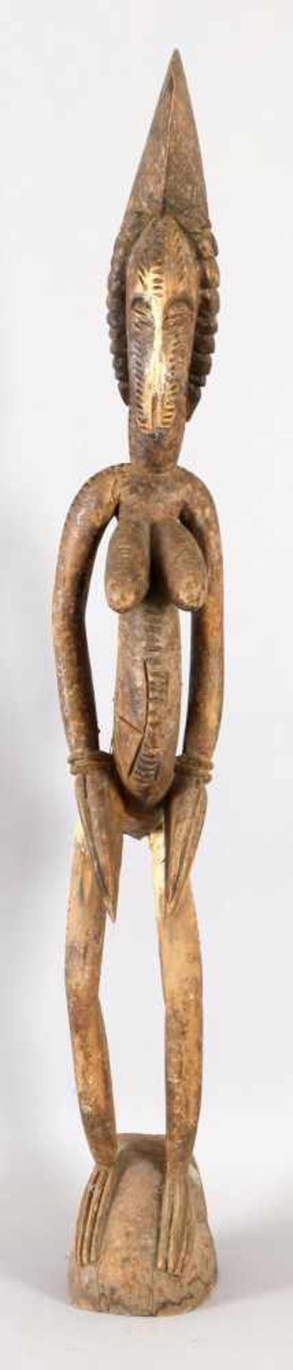 Große Malinke Ahnenfigur, weiblich, Hartholz, Maliauf abgeschrägtem, gestuftem Sockel stehend, Kopf,