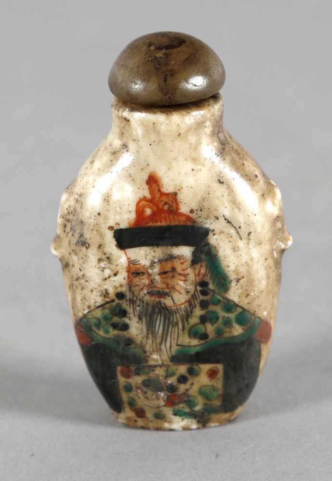 Snuff Bottle, Porzellan bemalt, China, 1. Hälfte 20. Jh.kleines Tabak-Fläschchen mit seitlich - Bild 2 aus 2