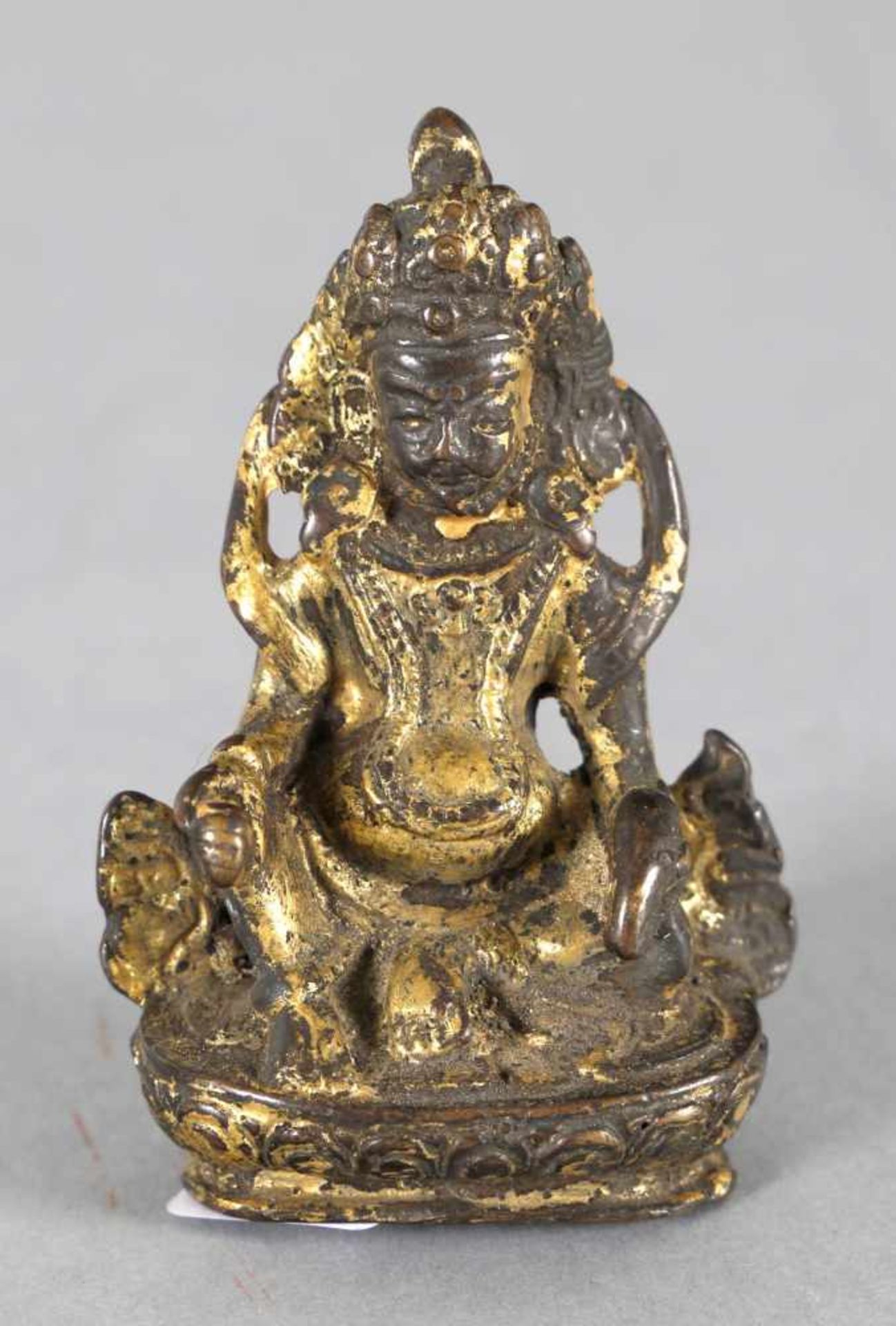 Skulptur eines thronenden Buddhas, vielleicht des Matakala, China/Tibet, wohl 18. Jh.Bronze