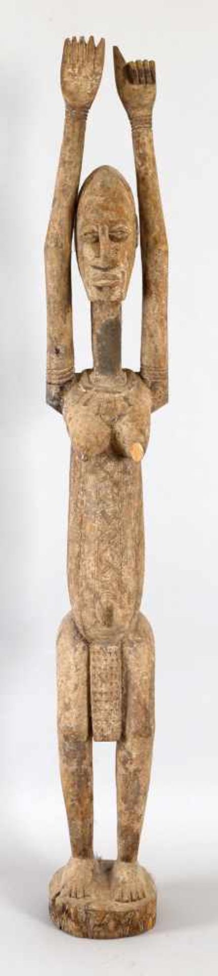Große weibliche Figur der Dogon, Mali, aus Hartholzauf umlaufend geometrisch ritzverziertem runden