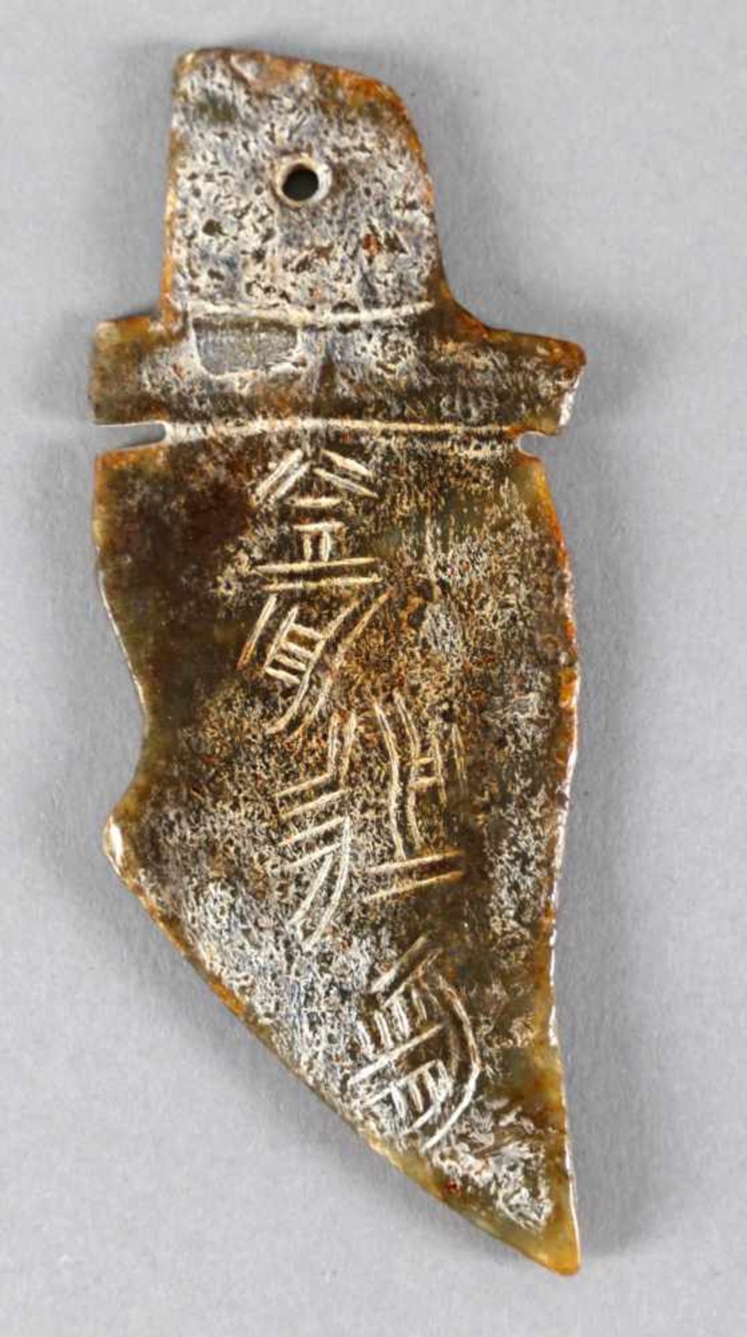 Zeremonie-Objekt aus Jade-Stein, China Qing-Dynastie, wohl 19. Jh.in der Optik eines kurzen