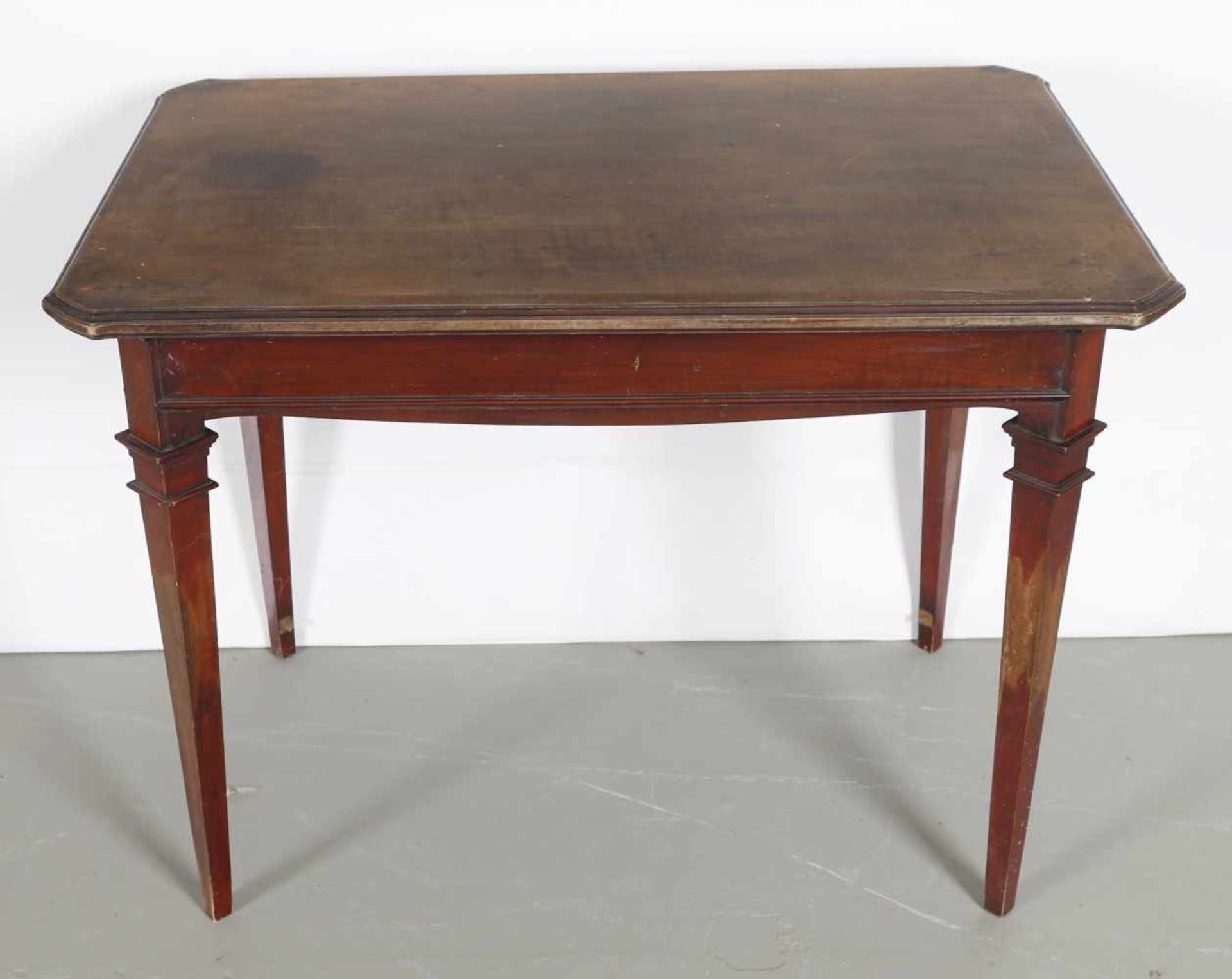Tisch und 2 Stühle, im Louis-XVI-Stil, deutsch oder französisch, um 1900Buchenholz Mahagonifarben