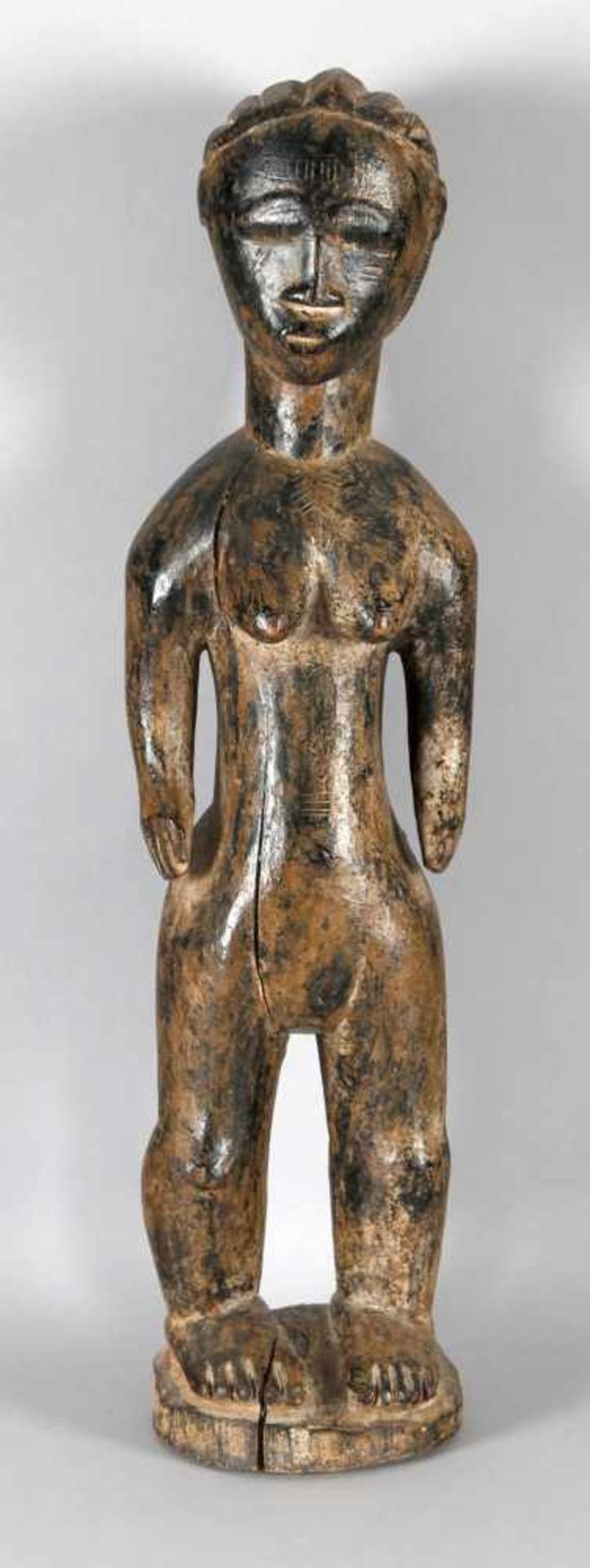 Weibliche Figur, wohl Ahnenfigur der Baule, Afrika, ElfenbeinküsteHolz geschnitzt, H: 61 cm, -