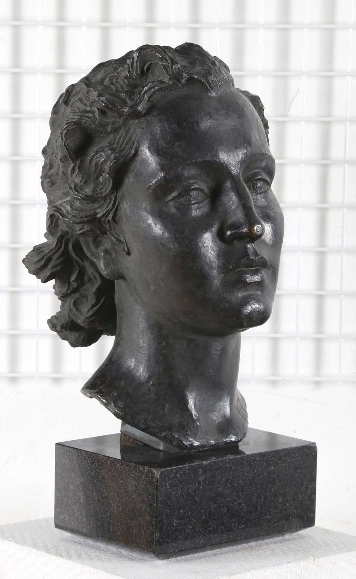 Jacob Wilhelm Fehrle (Schwäbisch Gmund 1884-1974)"Julia", Bronze, 1940, H: 40,3 cm, mit Marmorsockel - Bild 2 aus 3