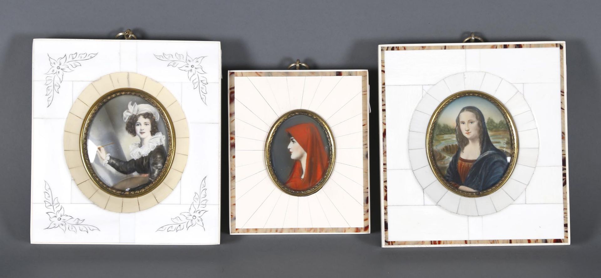 Drei Miniaturen im Beinrahmen, deutsch, 20. Jh.rückseitig bezeichnet Mme. Lebrun Fabiola und Mona