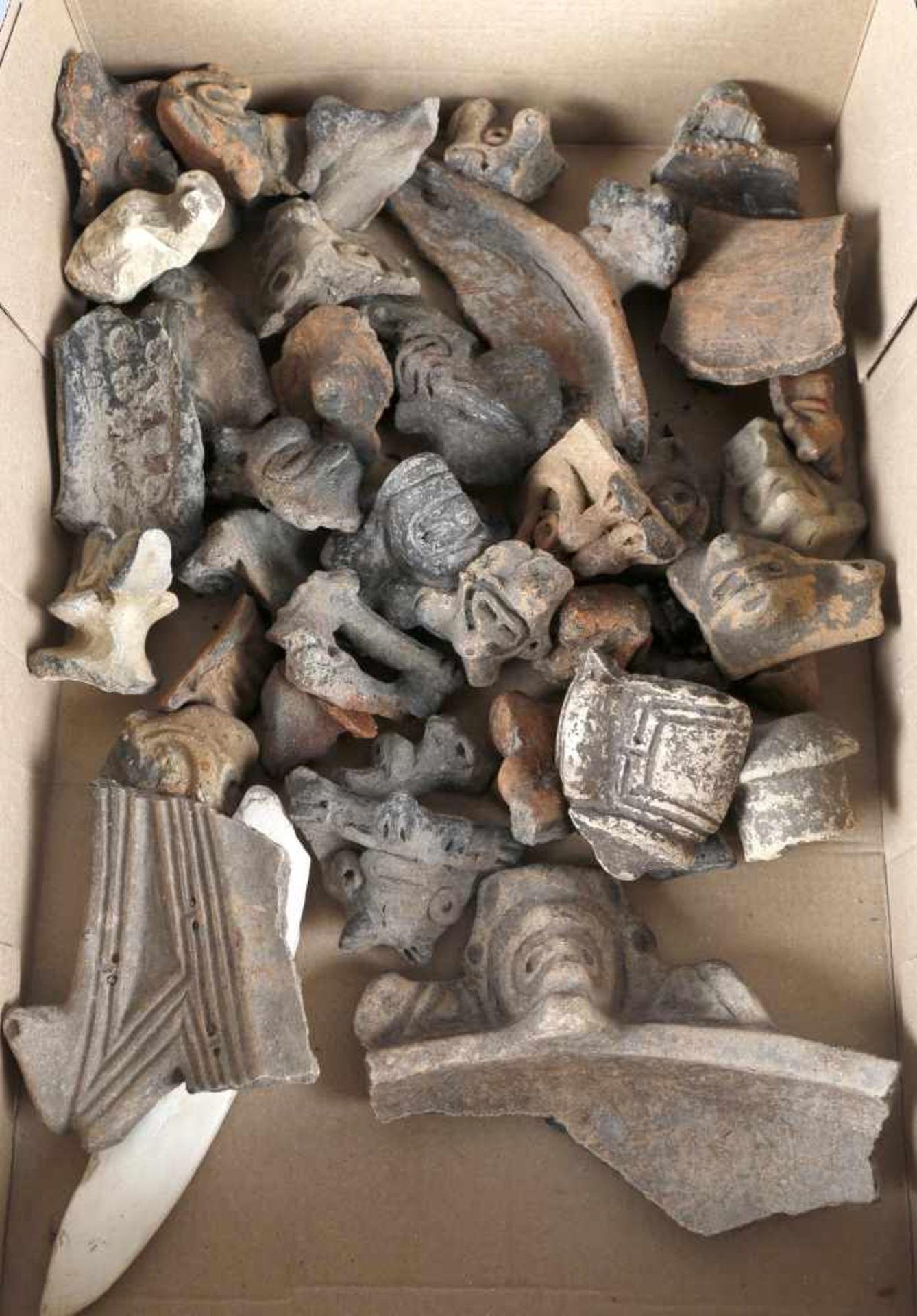 Tontopf mit figürlichen Henkeln sowie ein Konvolut Tonschalen, Kultur der Taino, Dominikanische - Image 2 of 2