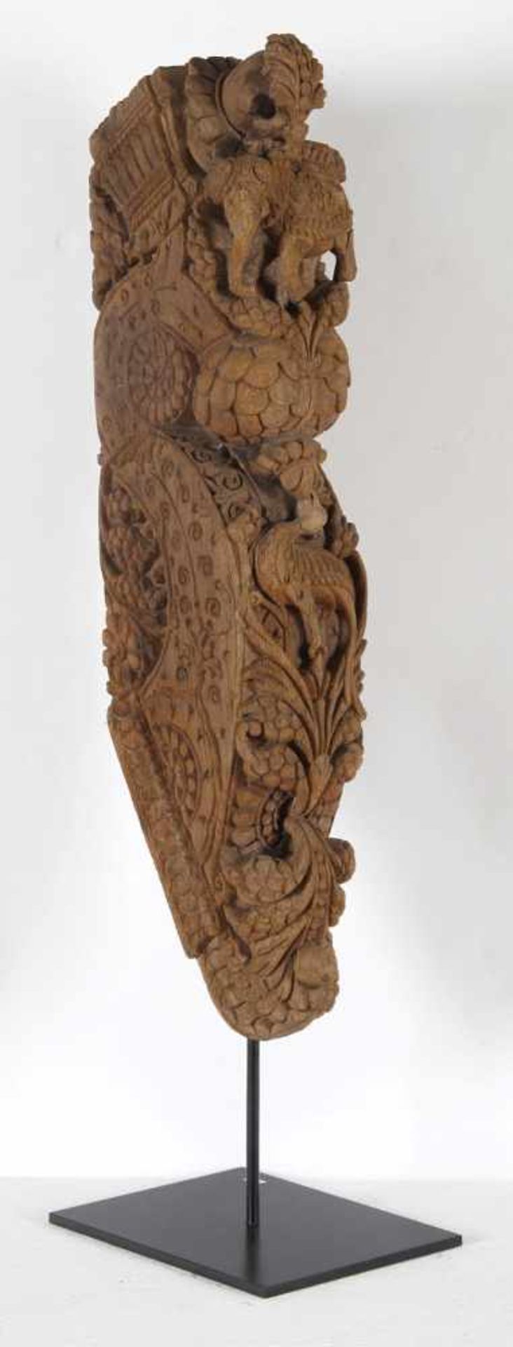 Beschnitzte Gebälkstrebe, Indien, wohl Rajastan, 19. - A. 20. Jh.exotisches Hartholz mit reicher