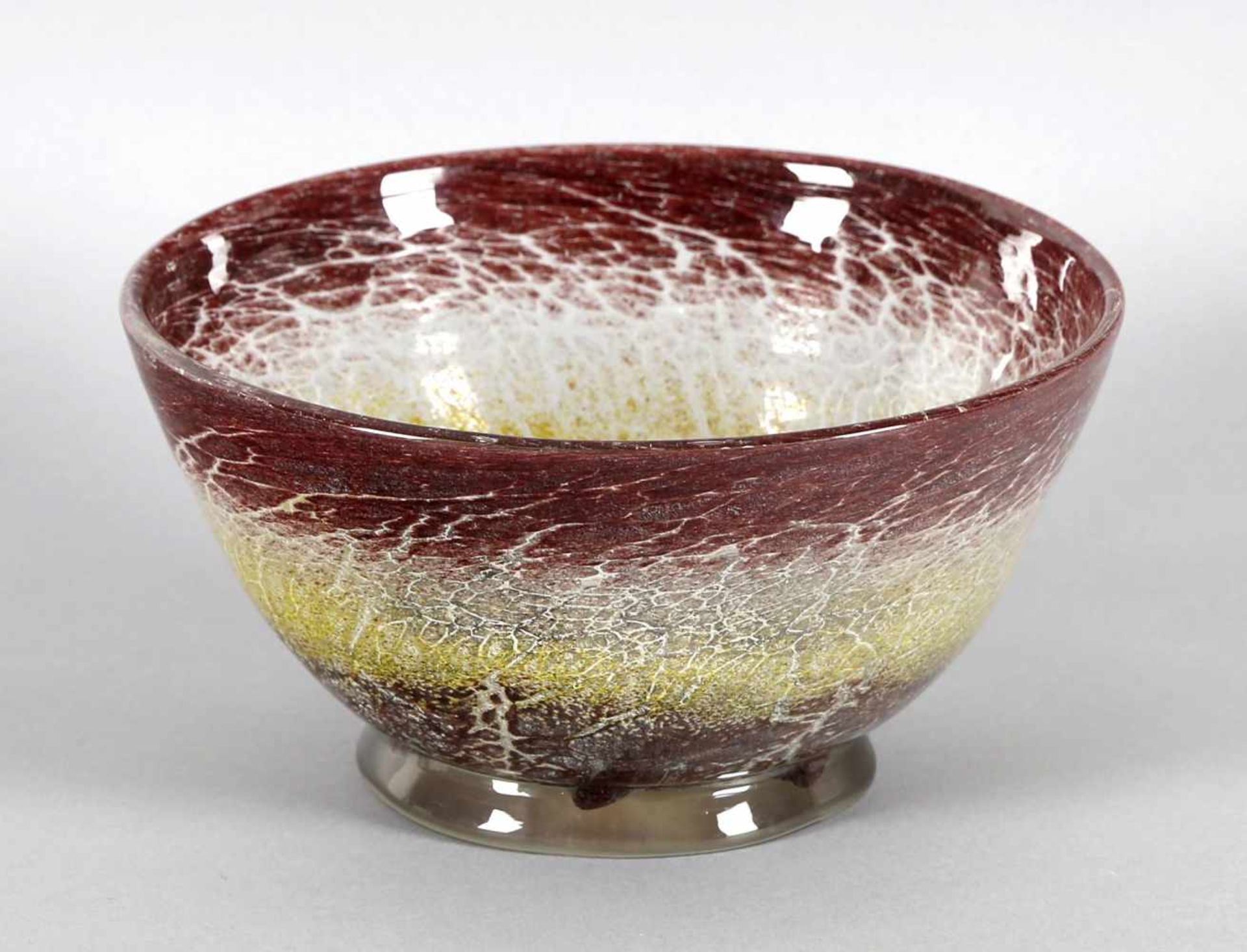 Tiefe "Ikora" Glasschale, rund, WMF, 1. Hälfte 20. Jh.farbloses Glas mit marmorierten Farbzonen in