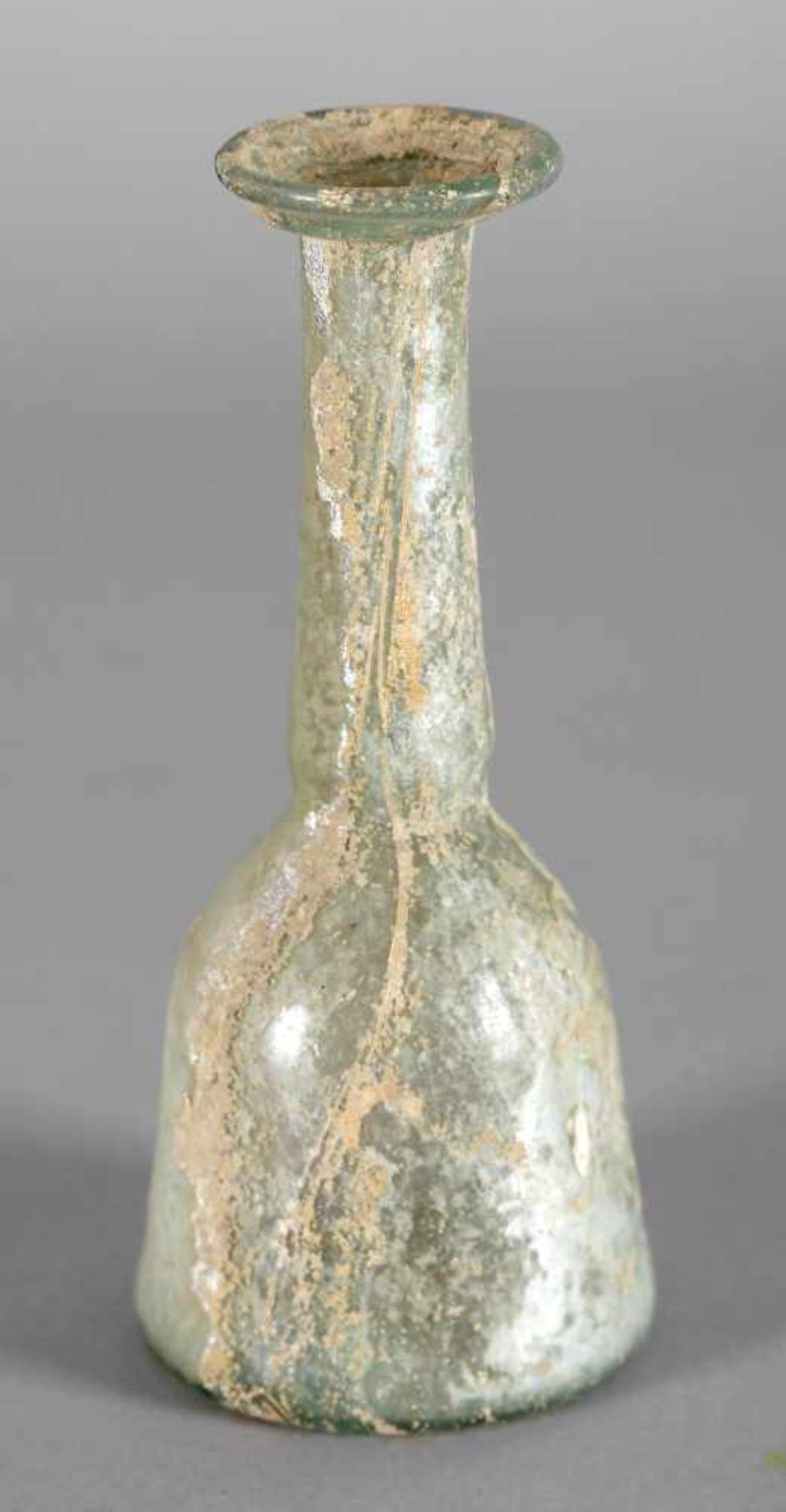 Römische Flasche aus transluzidem grünlichem Glas, Typ Dalmatien, 2./3. Jh.konische fußlose Form mit