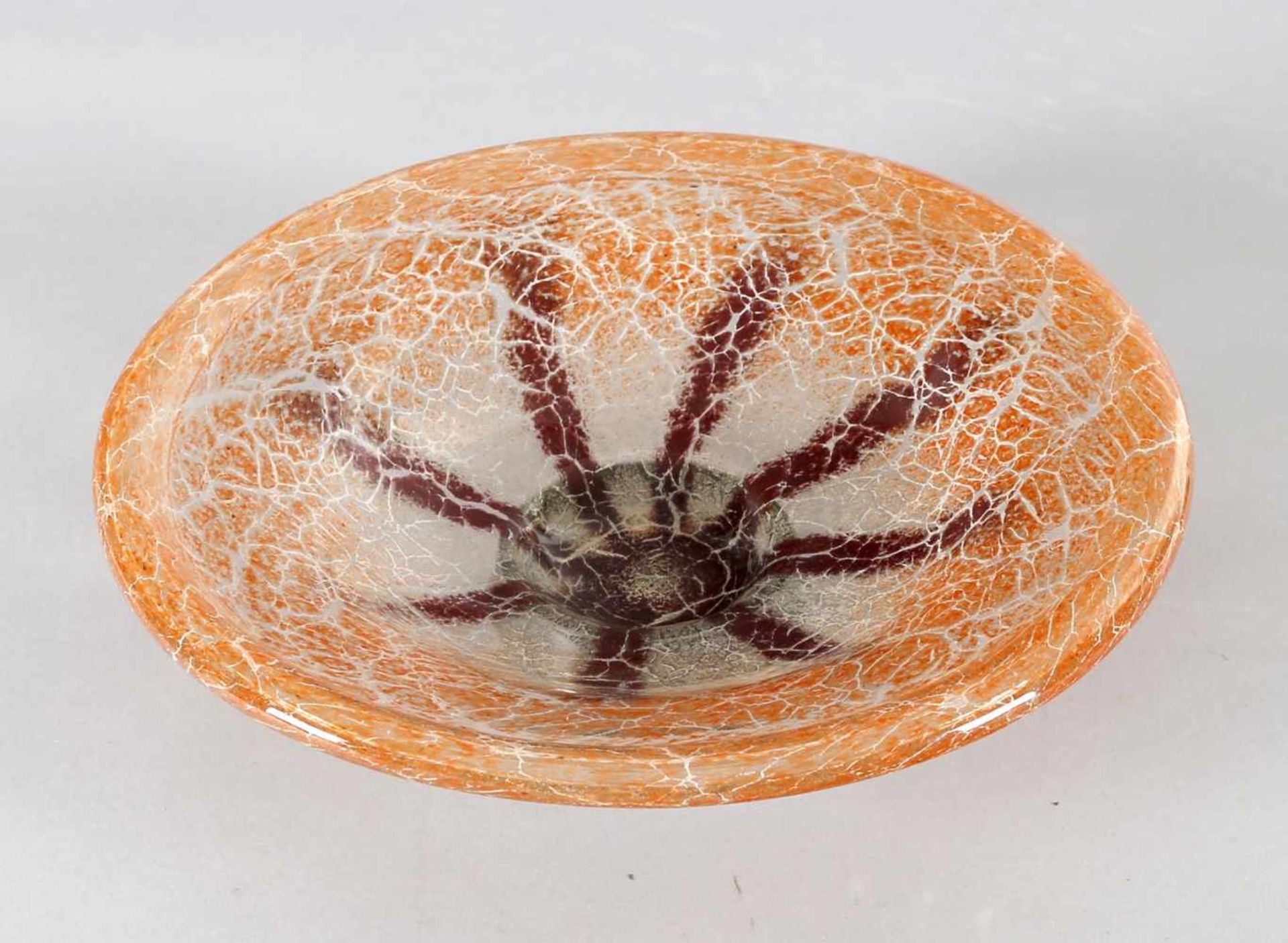 Runde Glasschale "Ikora", WMF, 1. H. 20. Jh.farbloses Glas, rot-orange marmoriert um ein weinrotes