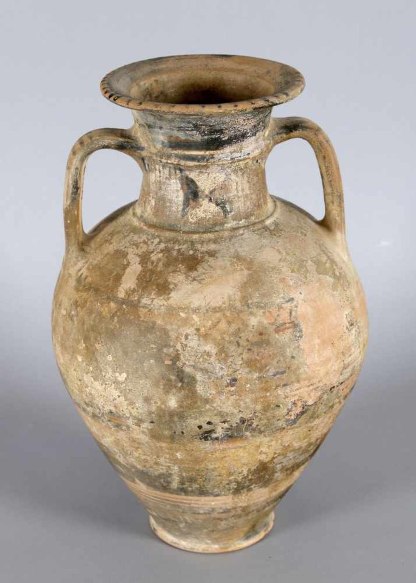 Proto geometrisches Keramik-Gefäß, wohl Griechenland, um 1050-900 v. Chr.Halsamphoren-Form mit