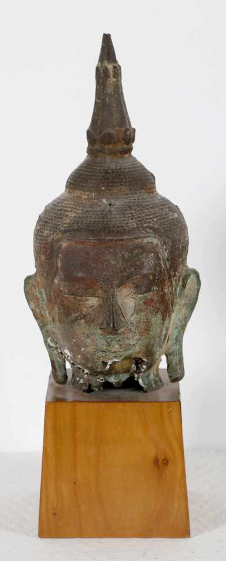 Buddha-Kopf aus Bronze, Stil Uthong (B)ruhender friedlicher Gesichtsausdruck, Haartracht mit