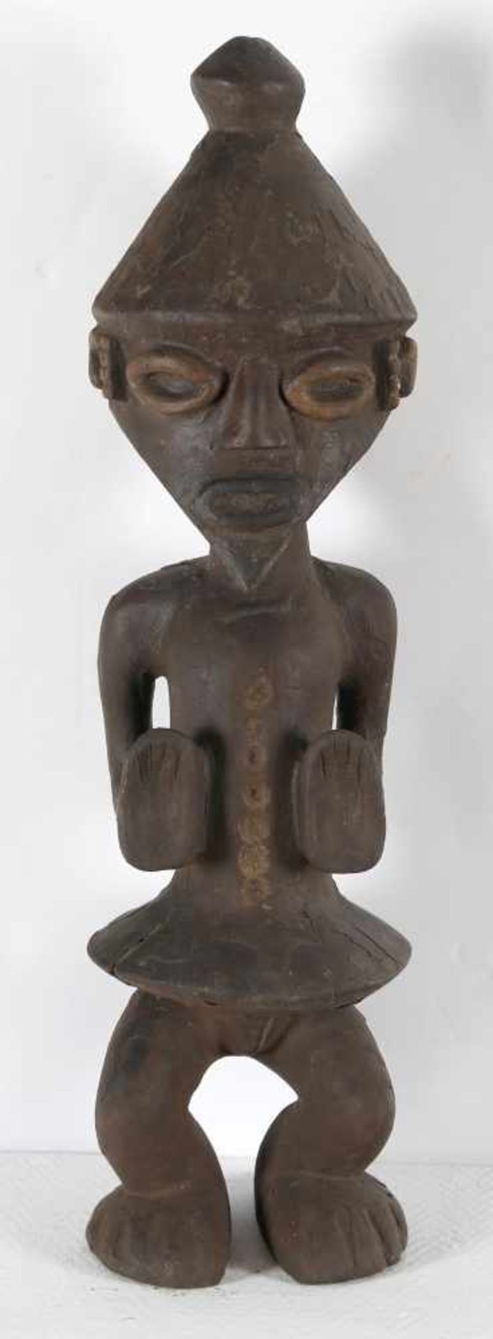 Schutzgeist (Dorfwächter), Mambila, Kamerunaus einem Block geschnitzte männliche Figur in leicht