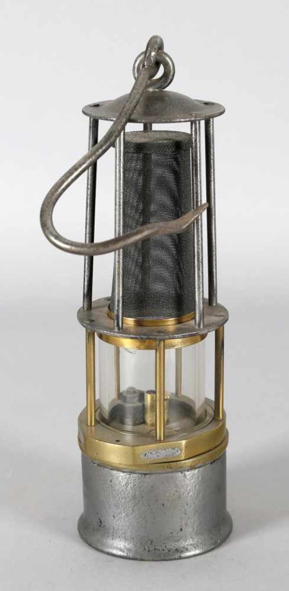 Benzinwetterlampe, wohl Friemann & Wolf, um 1930Eisen und Messing, Magnetverschluss,