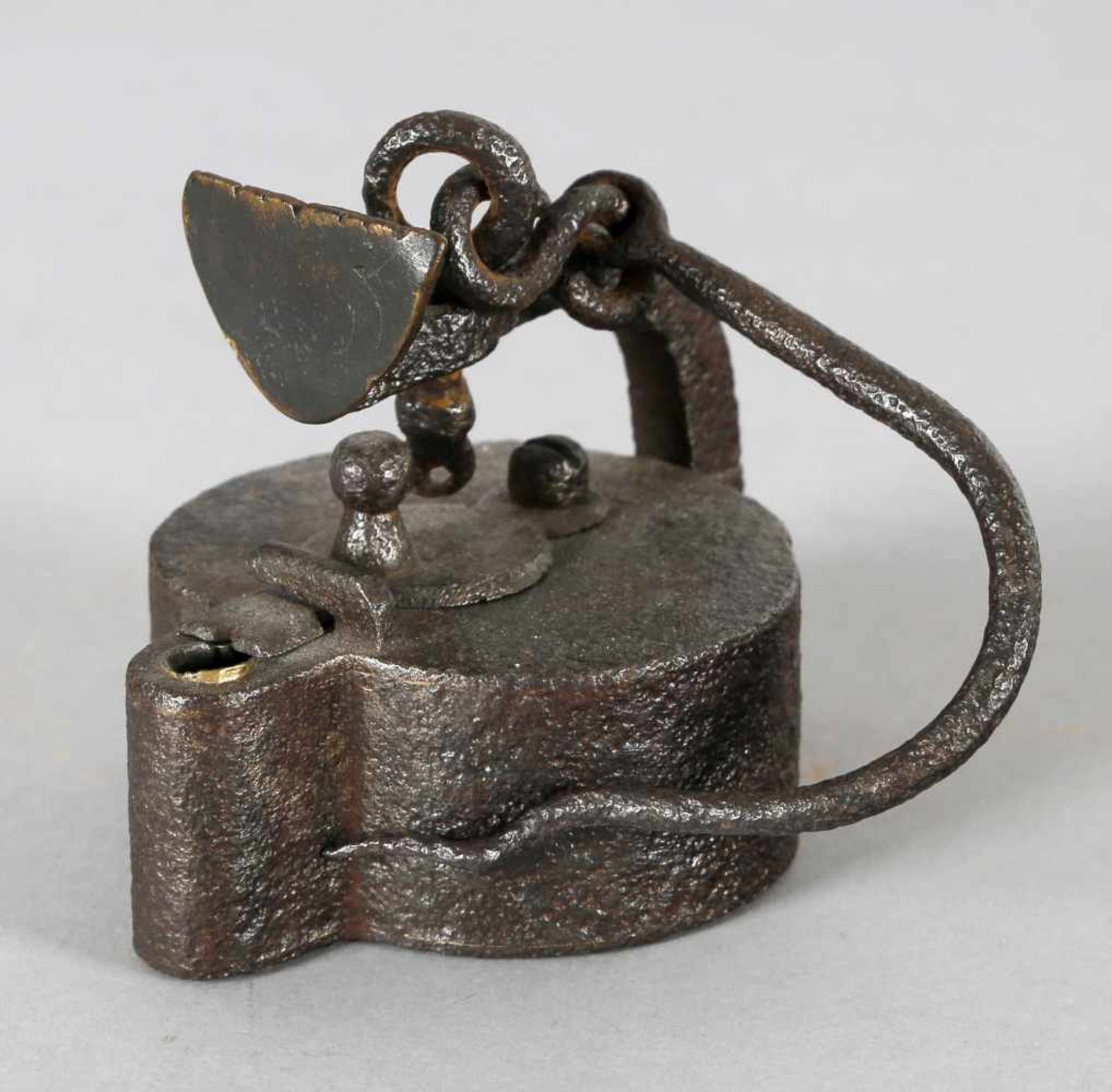 Froschlampe, Saarland, um 1820-40Eisen, Topf aus drei Teilen hartgelötet, schwenkbare