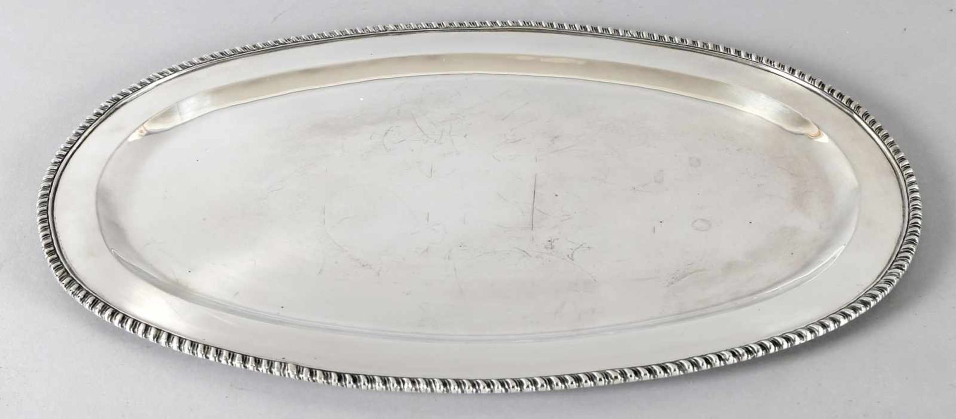 Großes ovales Silbertablett, 2. Hälfte 20. Jh.mit godroniertem Rand, 54 x 35 cm, auf Unterseite