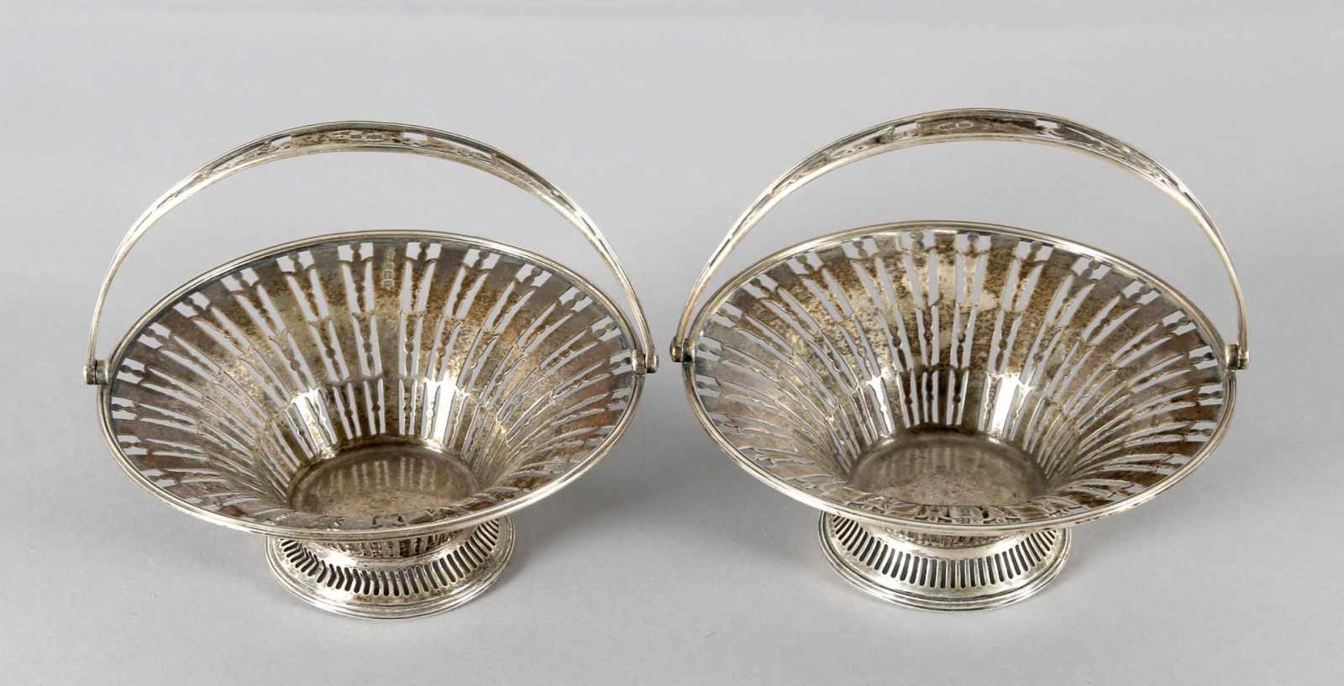 Paar runde Korbschalen aus Silber, Sheffield 1909zwei Korbschalen in Durchbruchsarbeit mit