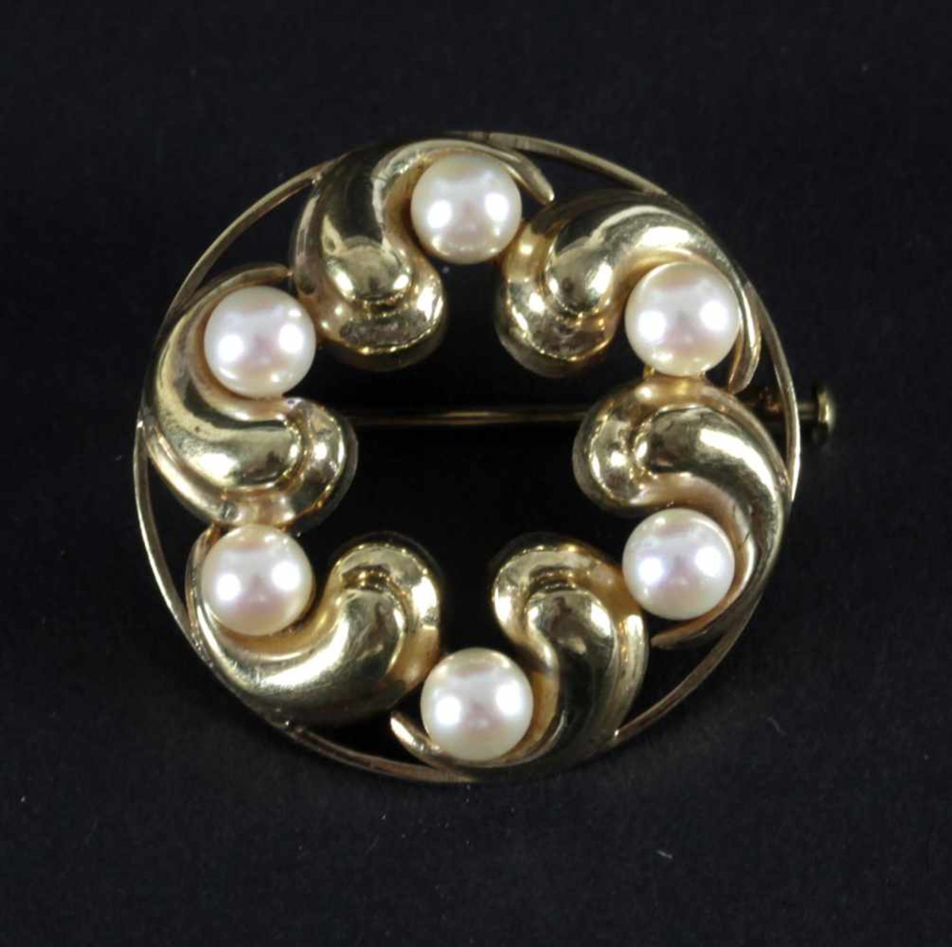 Kleine runde Brosche mit Perlen, 333er GoldD: 24 mm