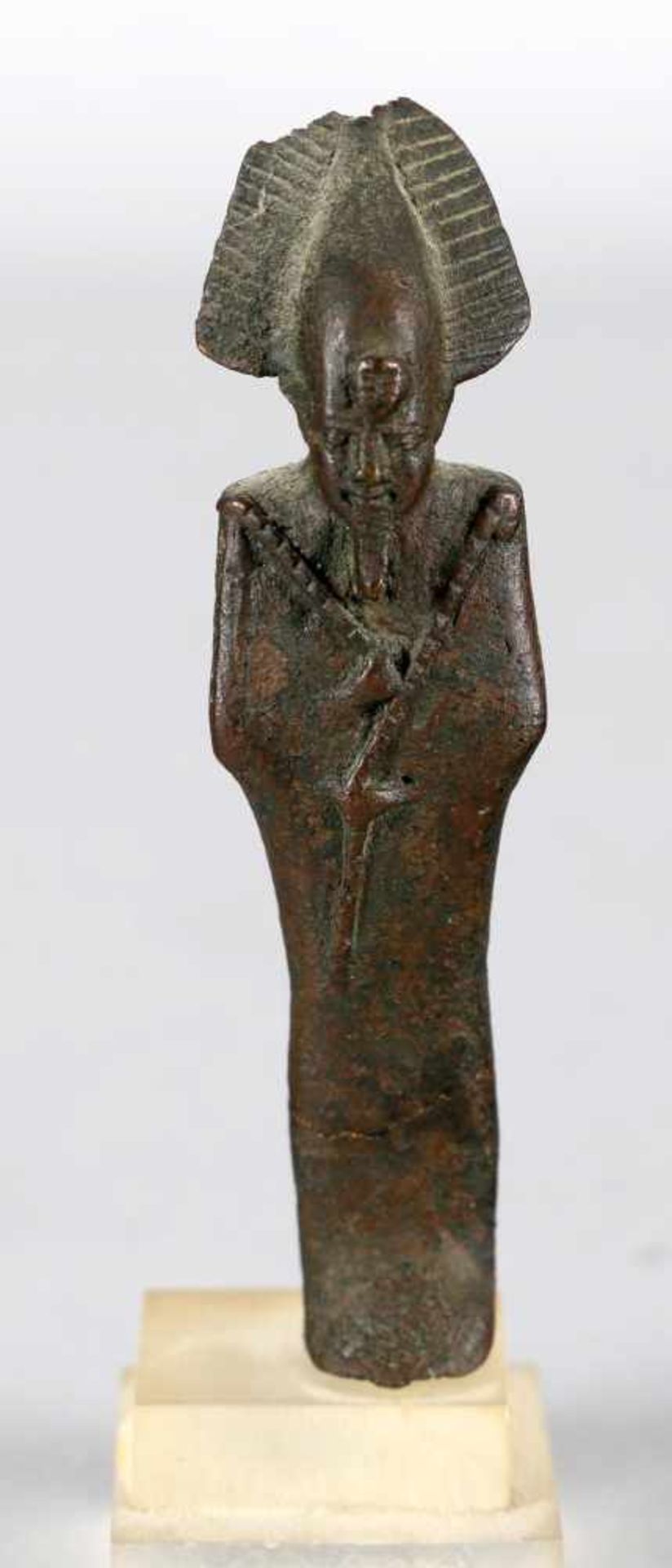 Kleine Bronzefigur des Totengottes Osiris, wohl Fundort Luxor, wohl 19./20. Dynastiemit Atef-