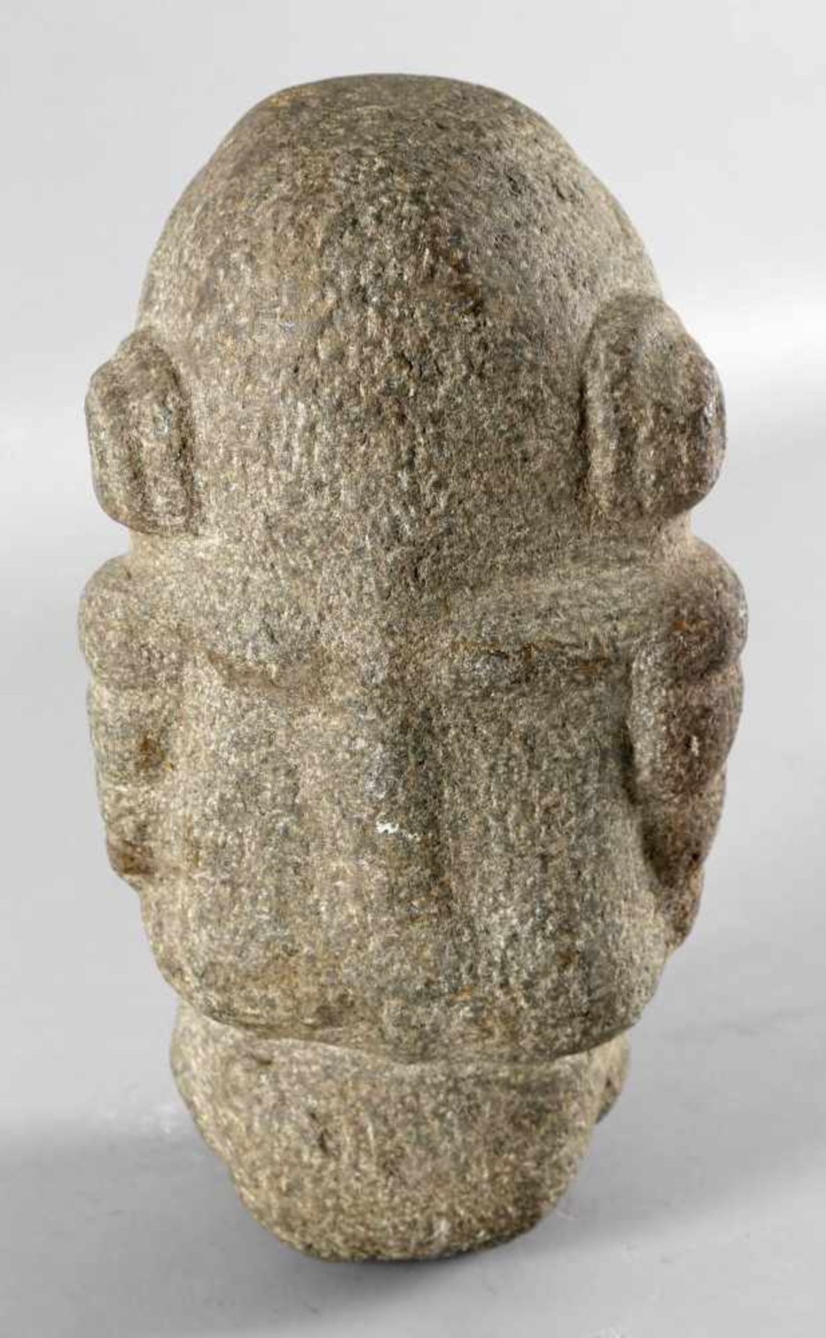 Hockender Mann, Kultur der Taino, Dominikanische Republik, ca. 1000-1500 n. Chr.mit deutlich - Bild 4 aus 4