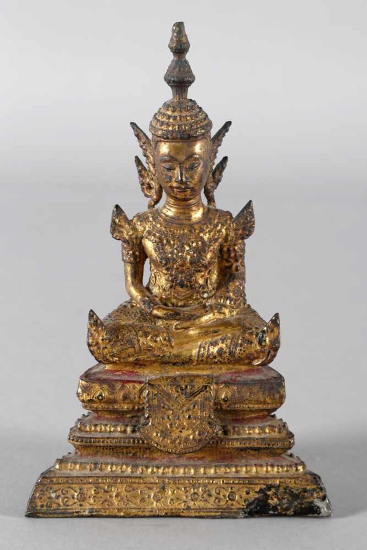 Buddha, Südostasien, wohl Thailand, antikBronze vergoldet, im Meditationssitz, H: 18,5 cm