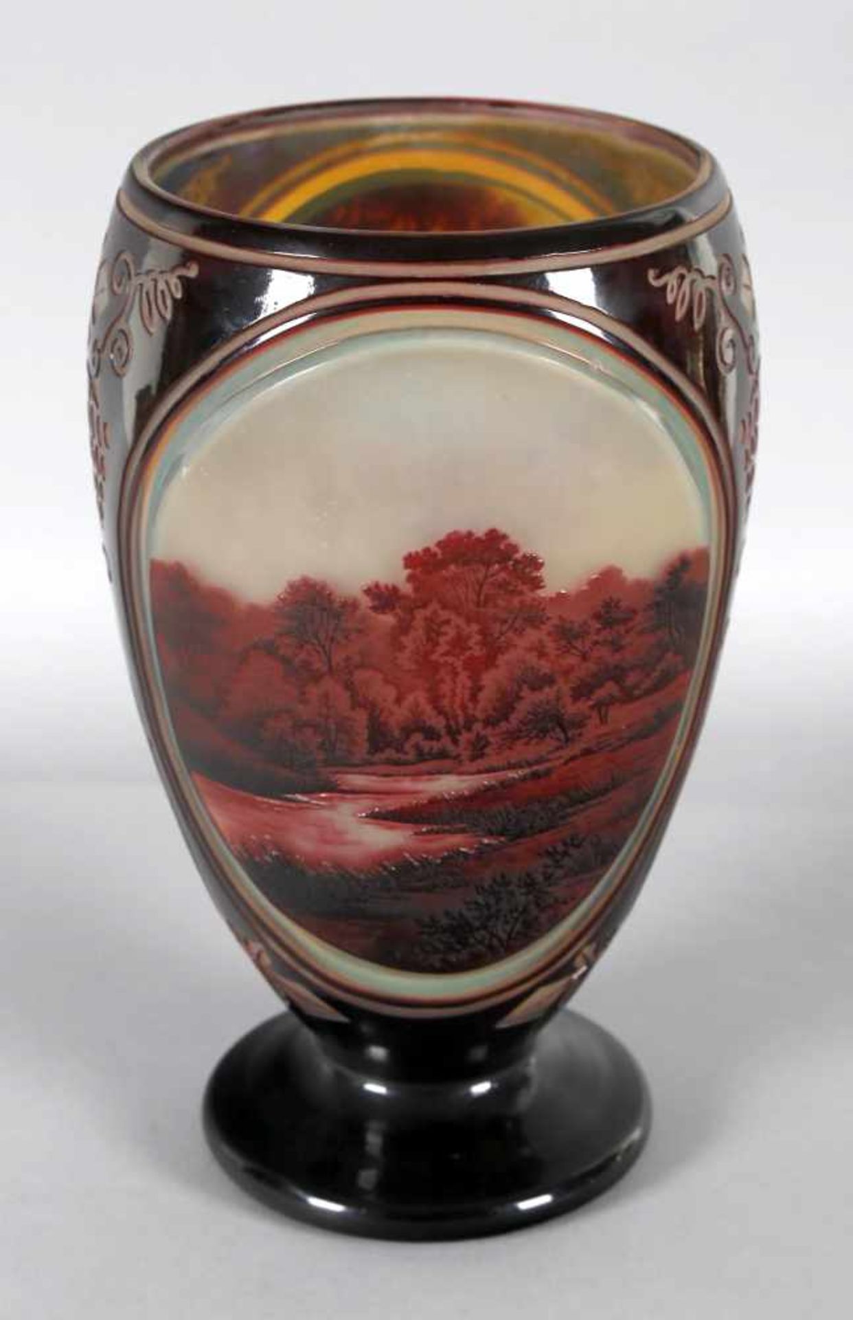 Außergewöhnliche D´Argental-Vase, um 1919-25farbloses Glas mit rotem Überfang, auf beiden Seiten