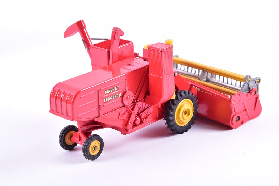 A Corgi Major Toys 1111 Massey-Ferguson '780' Combine Harvester together with a 1119 HDL - Image 11 of 14