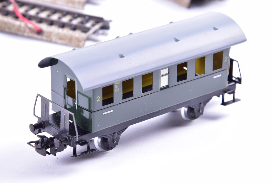 A Marklin 2943 electric railway set in original fitted box with transformer and track. - Image 4 of 14