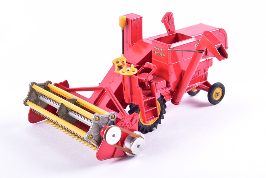 A Corgi Major Toys 1111 Massey-Ferguson '780' Combine Harvester together with a 1119 HDL - Image 3 of 14