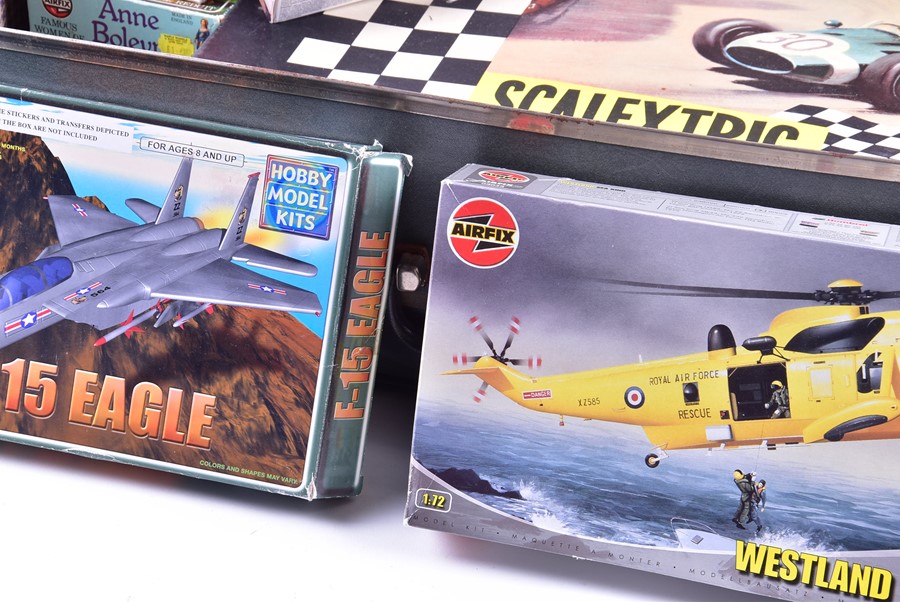 A mid-20th century Scalextric Grand Prix Series Model Motor Racing Set in original box, together - Image 3 of 18