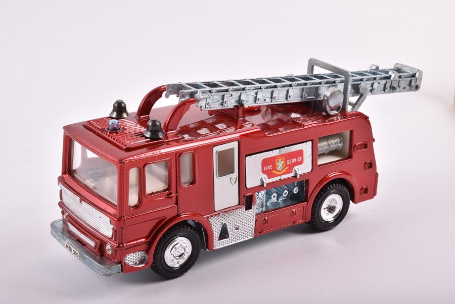 A Dinky Toys 285 Merryweather Marquis Fire Tender together with a 287 Police Accident Unit, a 286 - Image 6 of 12