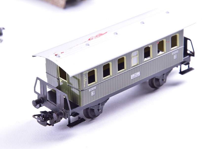 A Marklin 2943 electric railway set in original fitted box with transformer and track. - Image 9 of 14