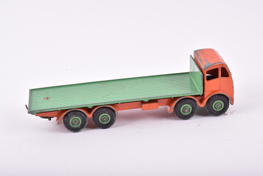 Two loose and playworn 905 Dinky Foden Flat Truck with Chains in green and maroon, together with - Image 2 of 22