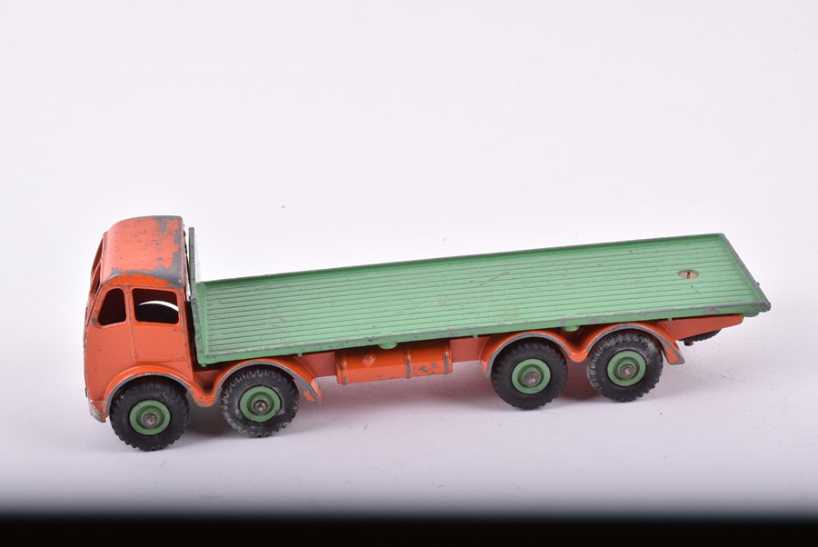 Two loose and playworn 905 Dinky Foden Flat Truck with Chains in green and maroon, together with - Image 22 of 22