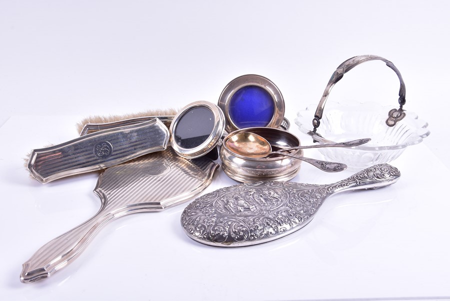 A collection of English and continental silver items to include a two boxed German spoons, a Dutch