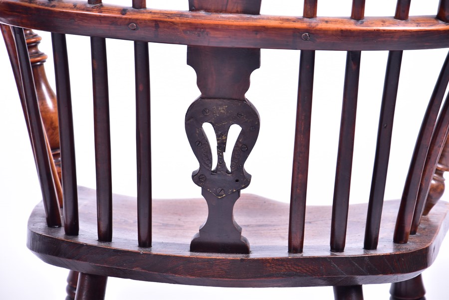 A near pair of 19th century elm and ash Windsor armchairs each with pierced vase splatbacks and - Image 5 of 7